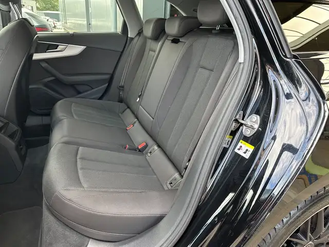 Audi A4 view 12