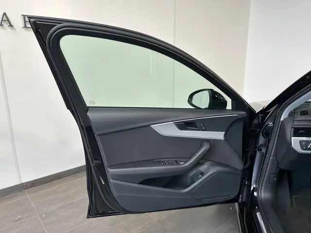 Audi A4 view 6