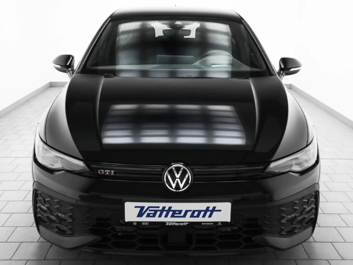 Volkswagen Golf GTI 2.0 TSI DSG AHK Navi HuD IQ.Light Schwarz - 2