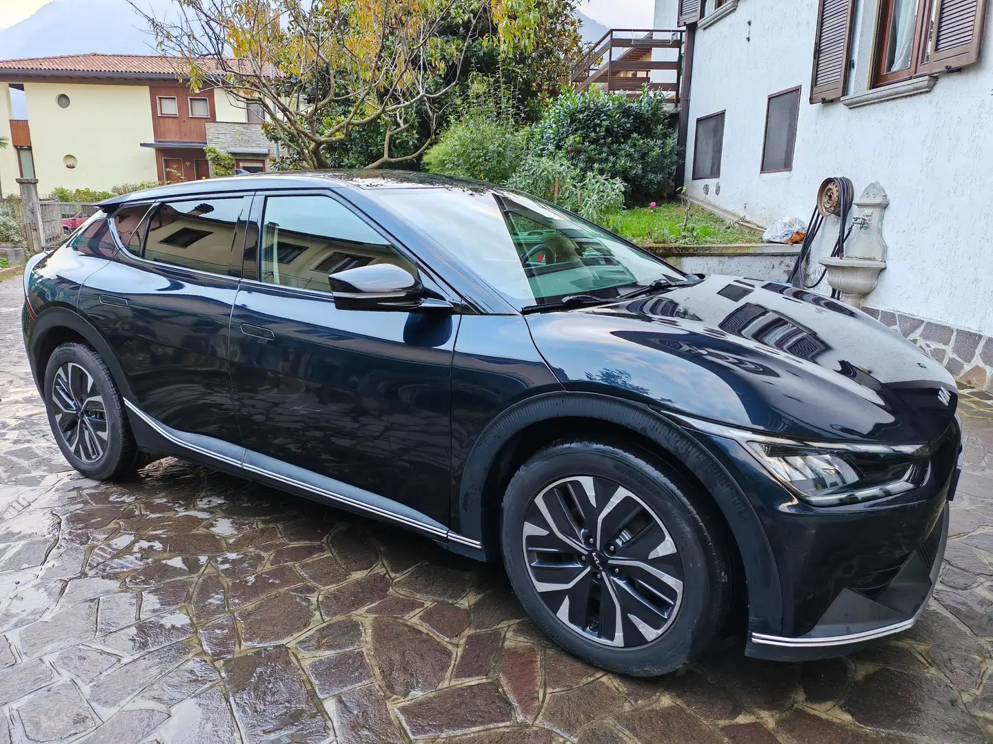 Kia EV6 EV6 2021 77,4 kWh Air s/Comfort Pack rwd Modrá - 2