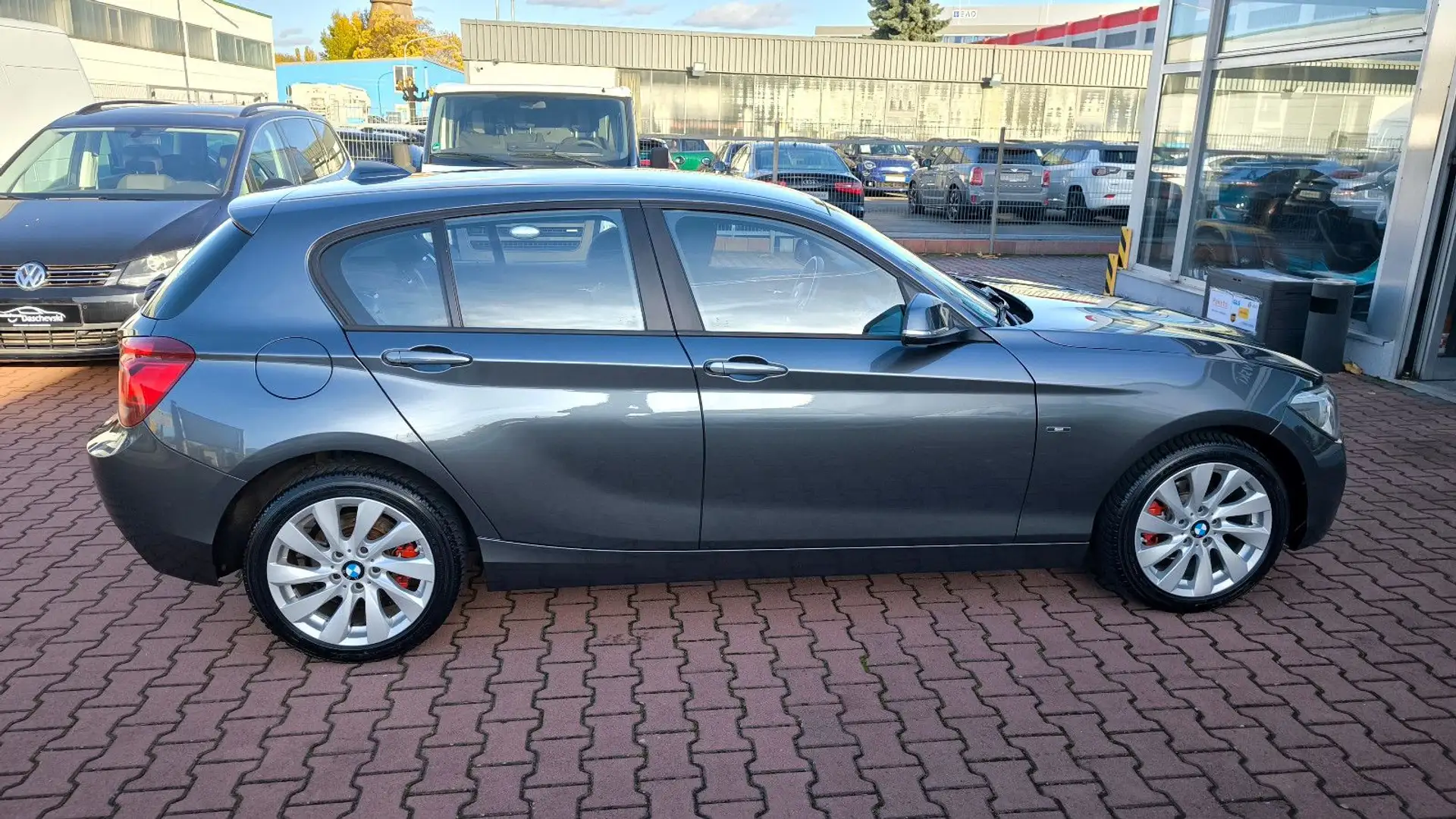 BMW 116 i Lim. 5-trg. Sportline Navi Šedá - 2
