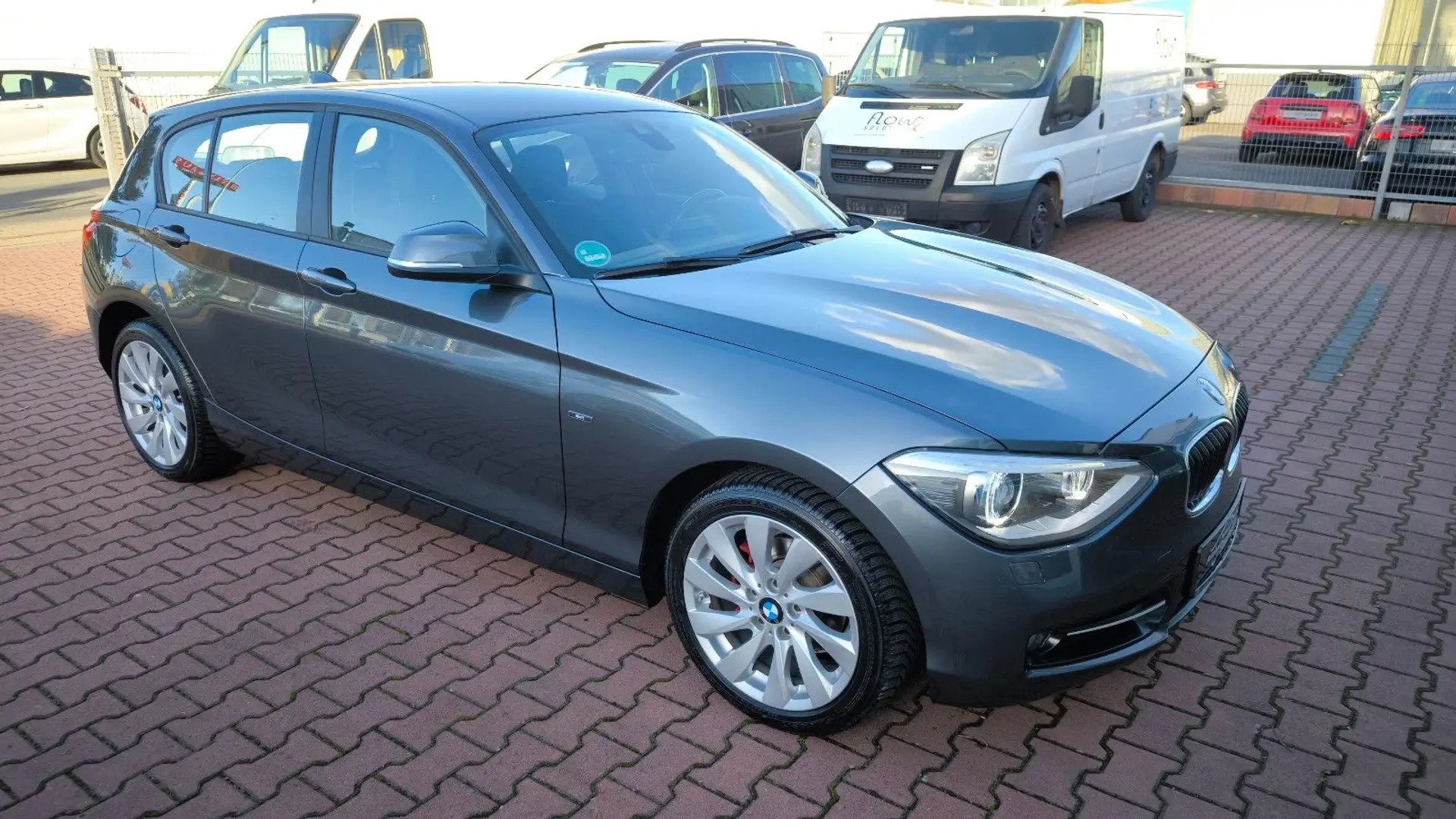 BMW 116 i Lim. 5-trg. Sportline Navi Šedá - 1