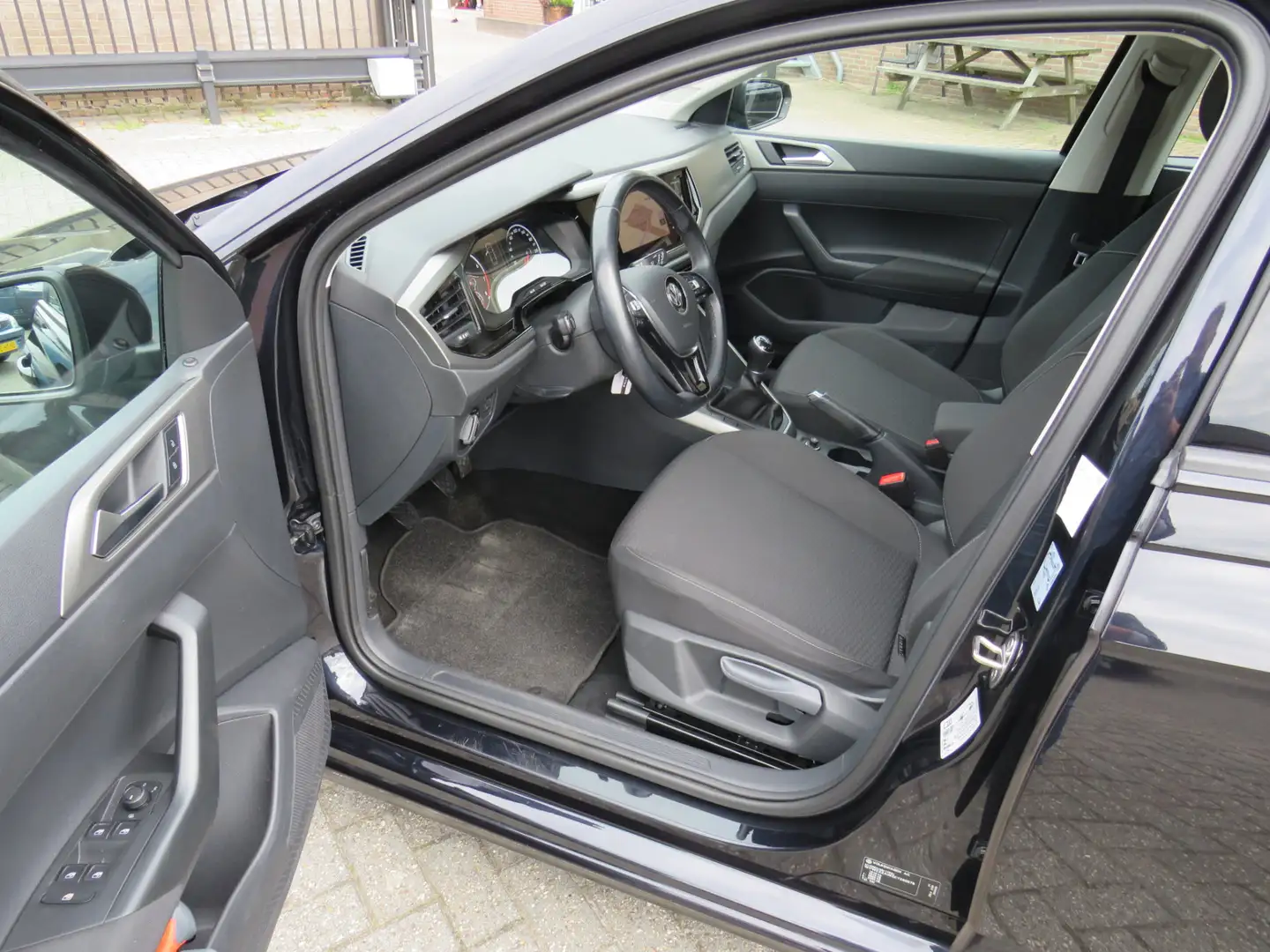 Volkswagen Polo 1.0 TSI 95Pk Comfortline EXE * Rijklaarprijs incl. Zwart - 2