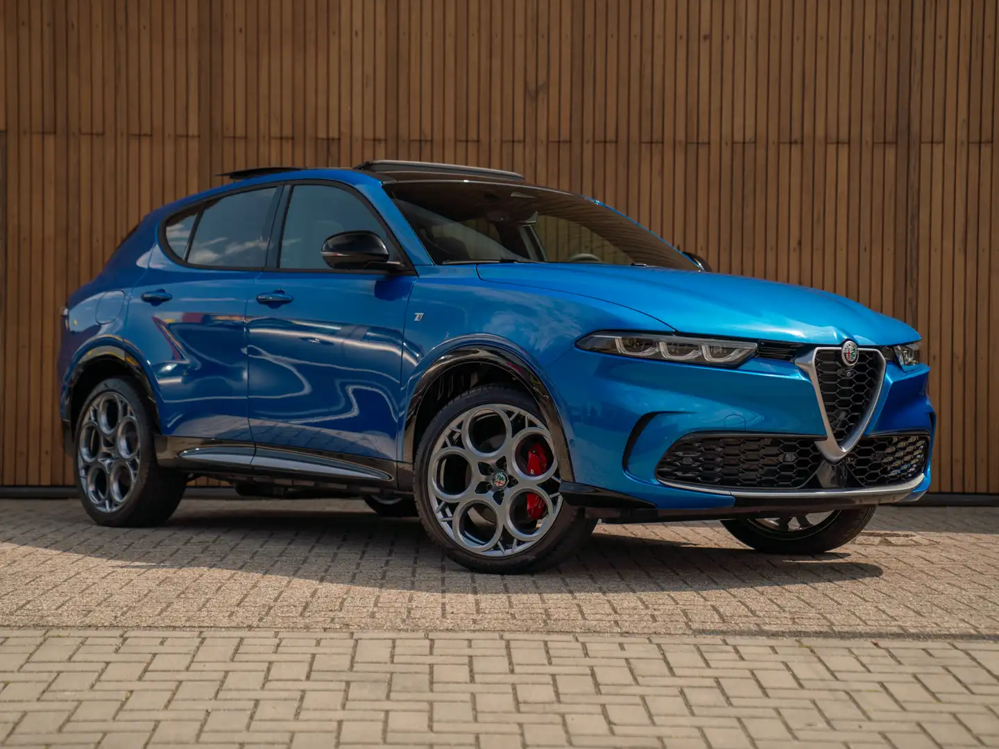 Alfa Romeo Tonale 1.3T PHEV Ti 280pk | Pano-dak | LED-Matrix | 20 in Blauw - 2