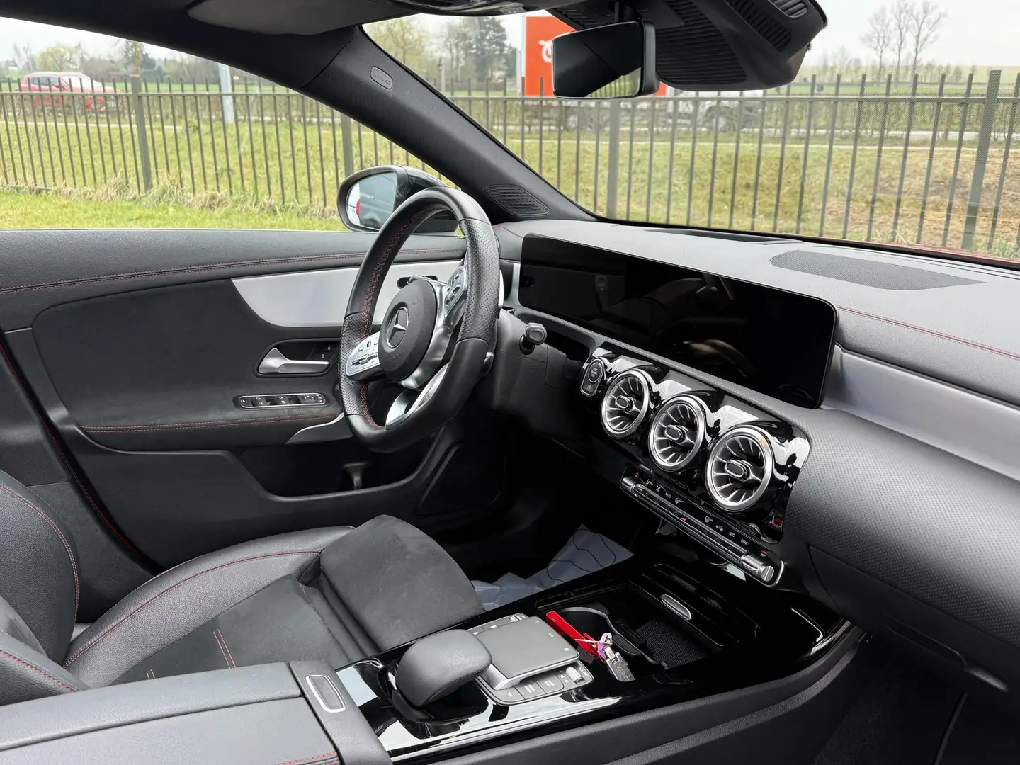 Mercedes-Benz CLA 180 AMG Line *open dak* - 2