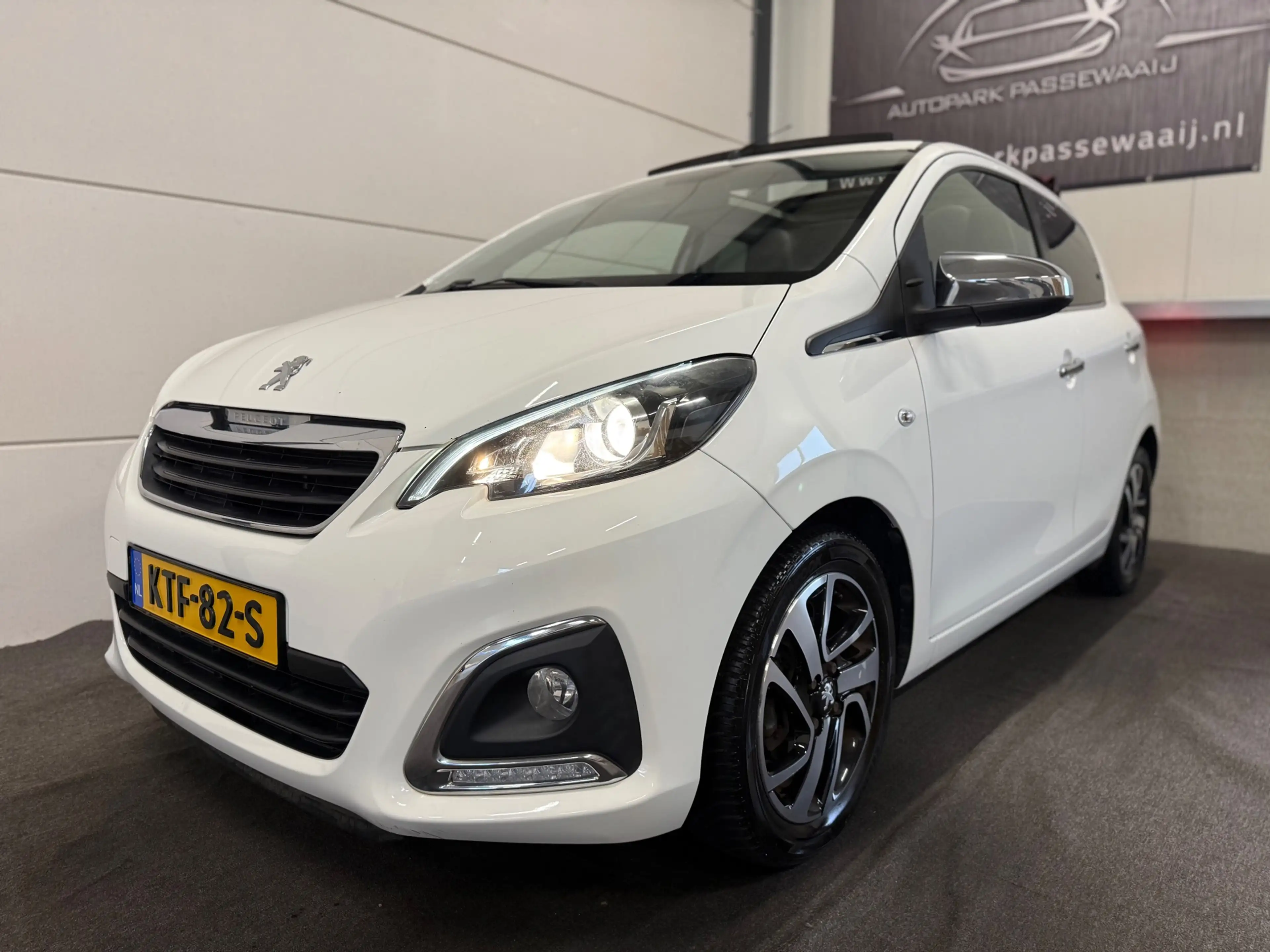 Peugeot 108 1.2 Puretech Allure TOP! Dressy, Pano, Cruise Cont — photo 3