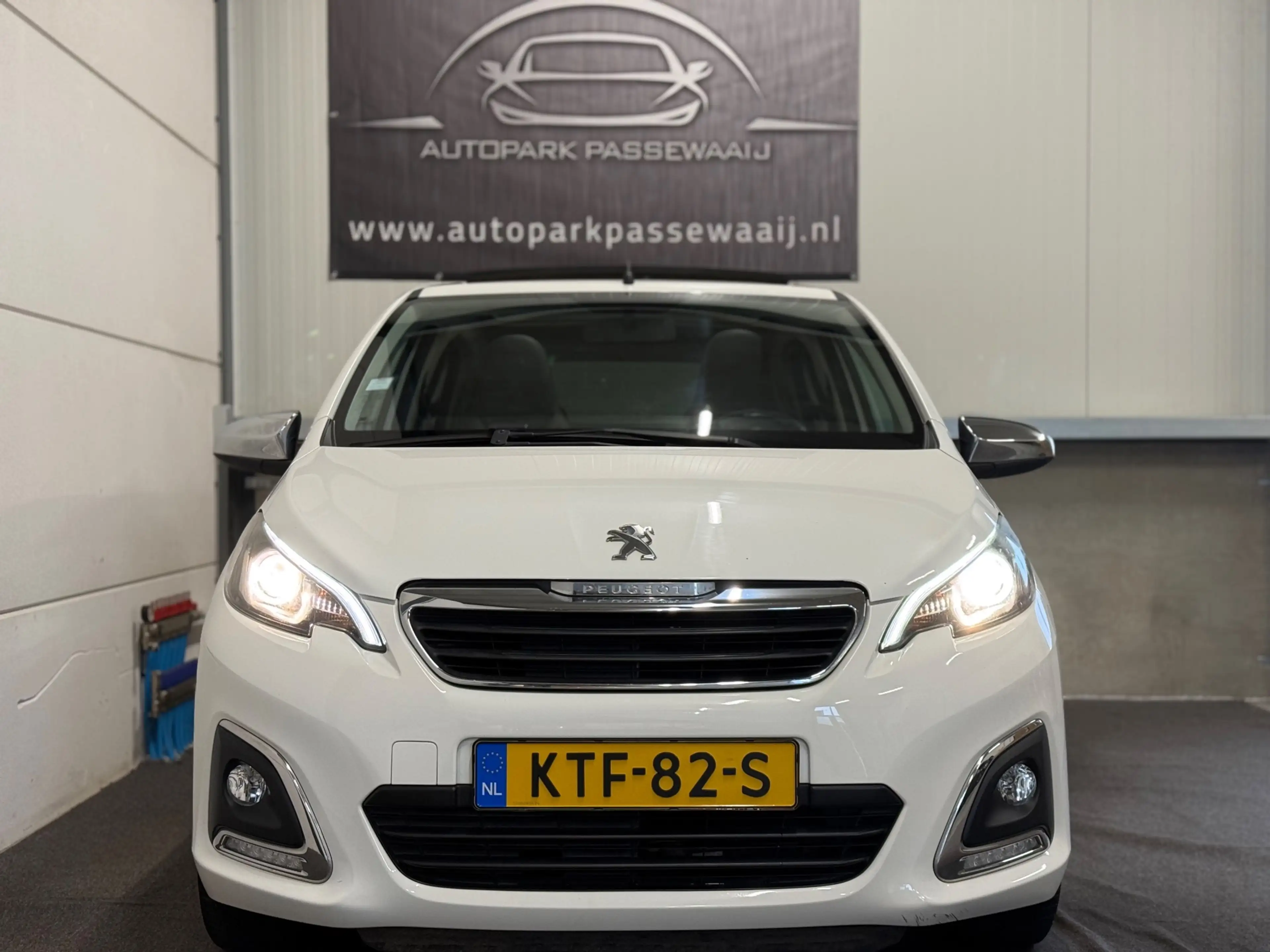Peugeot 108 1.2 Puretech Allure TOP! Dressy, Pano, Cruise Cont — photo 2