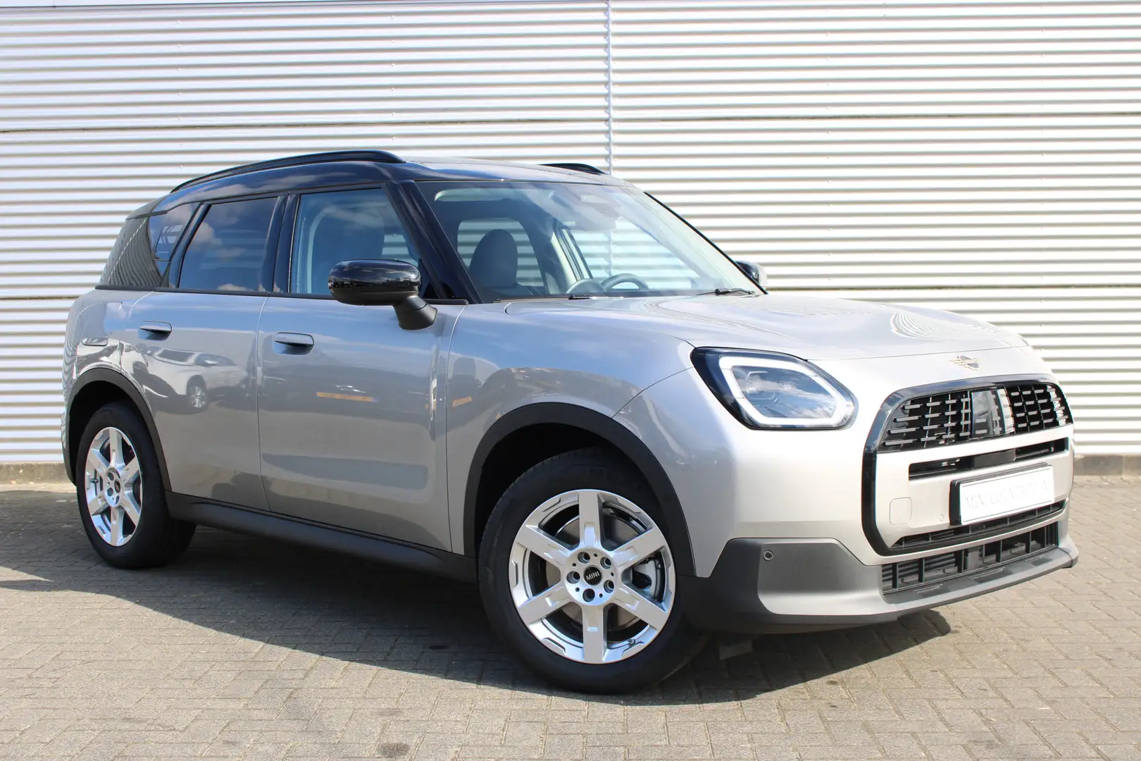 MINI Countryman C Automaat / Classic / Pakket M Plus / 18" Asteroid Срібний - 2