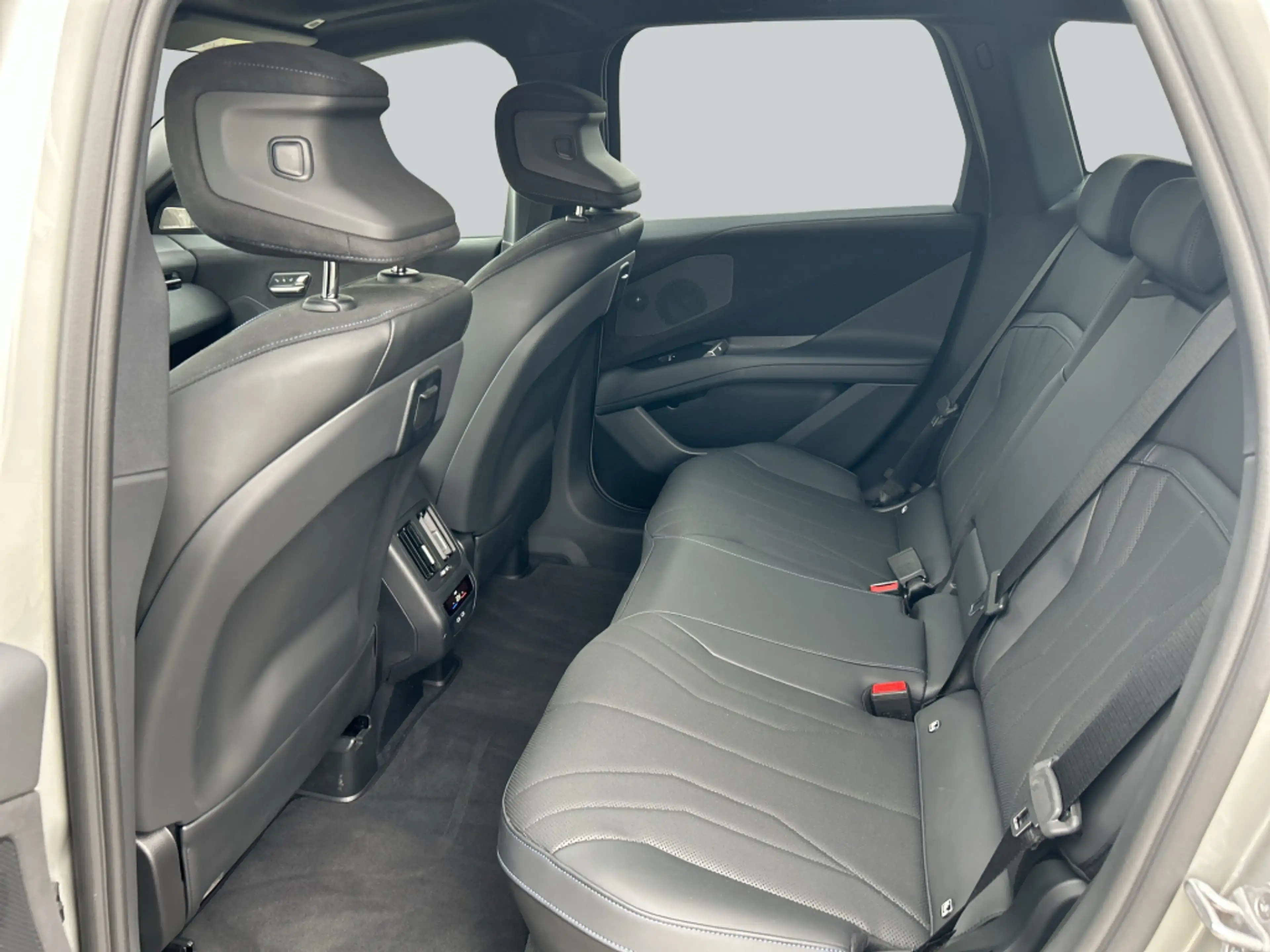 BMW iX3 50 xDrive LED* Pano* HiFi* Head-Up* — photo 13