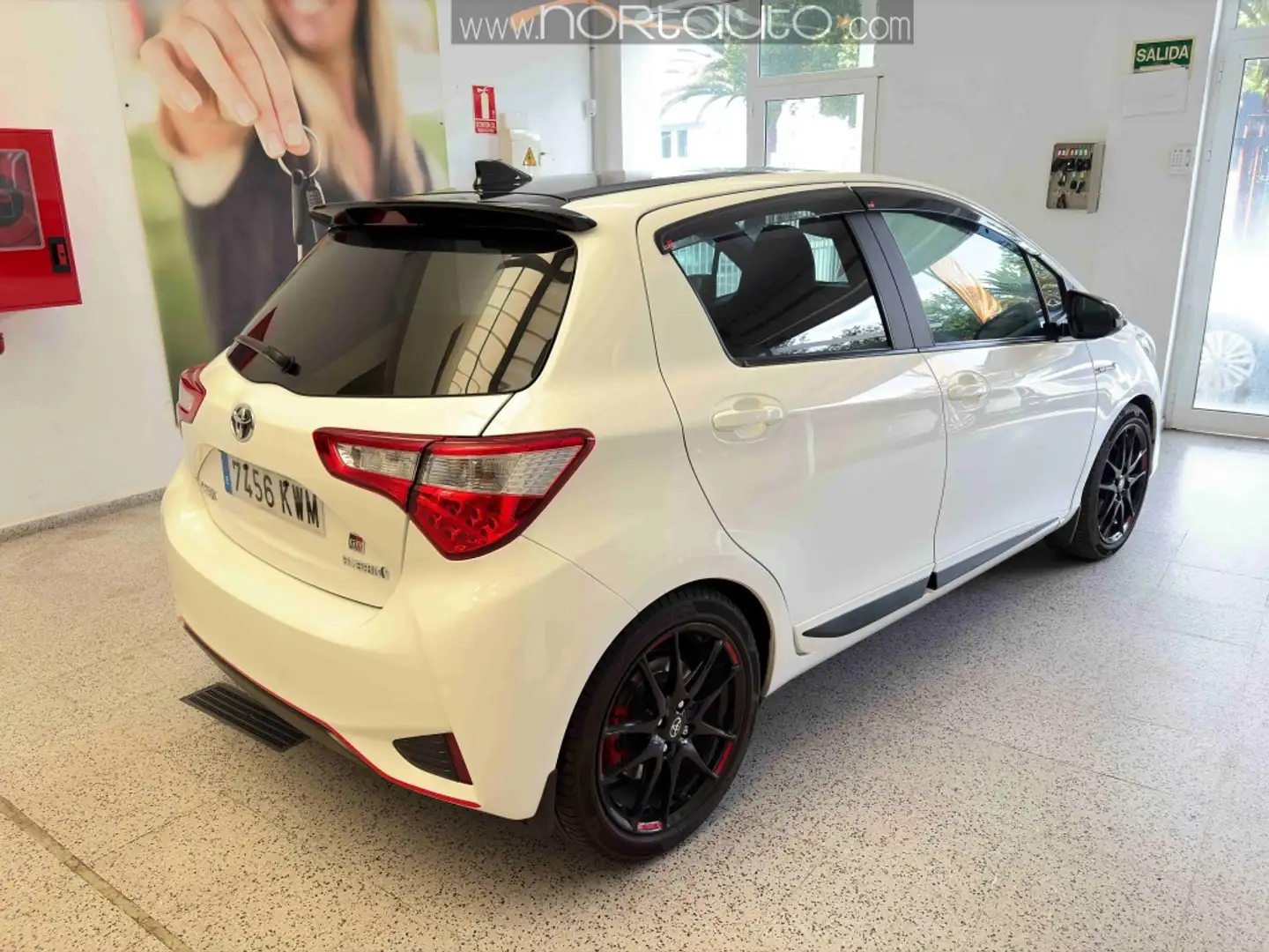 Toyota Yaris 100H 1.5 GR-Sport Blanco - 2
