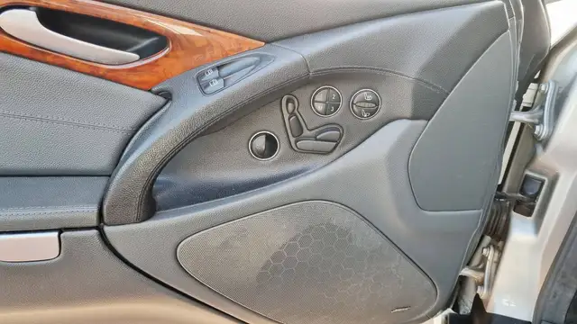 Mercedes-Benz SL view 12