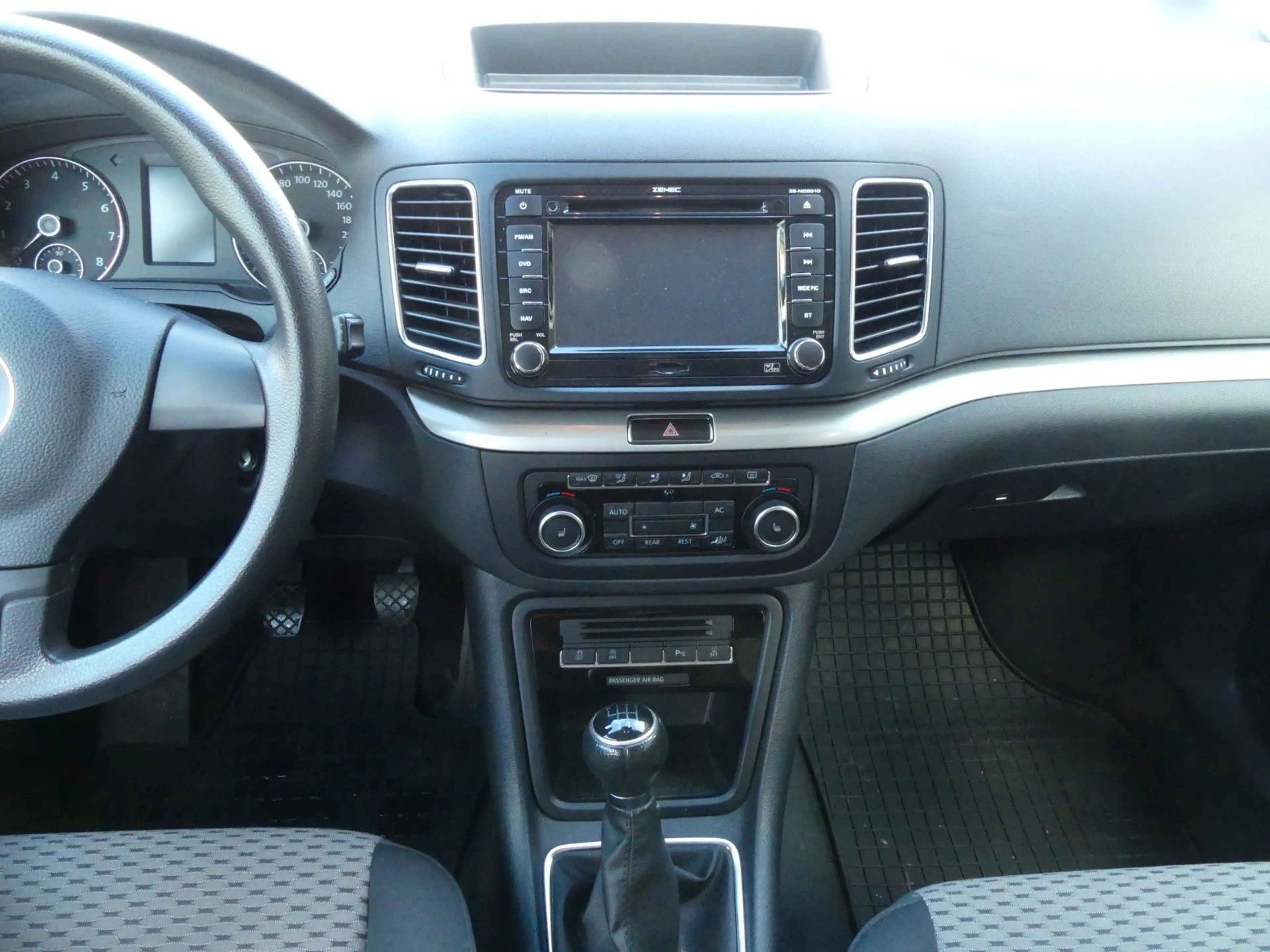 Volkswagen Sharan Trendline BMT — photo 12
