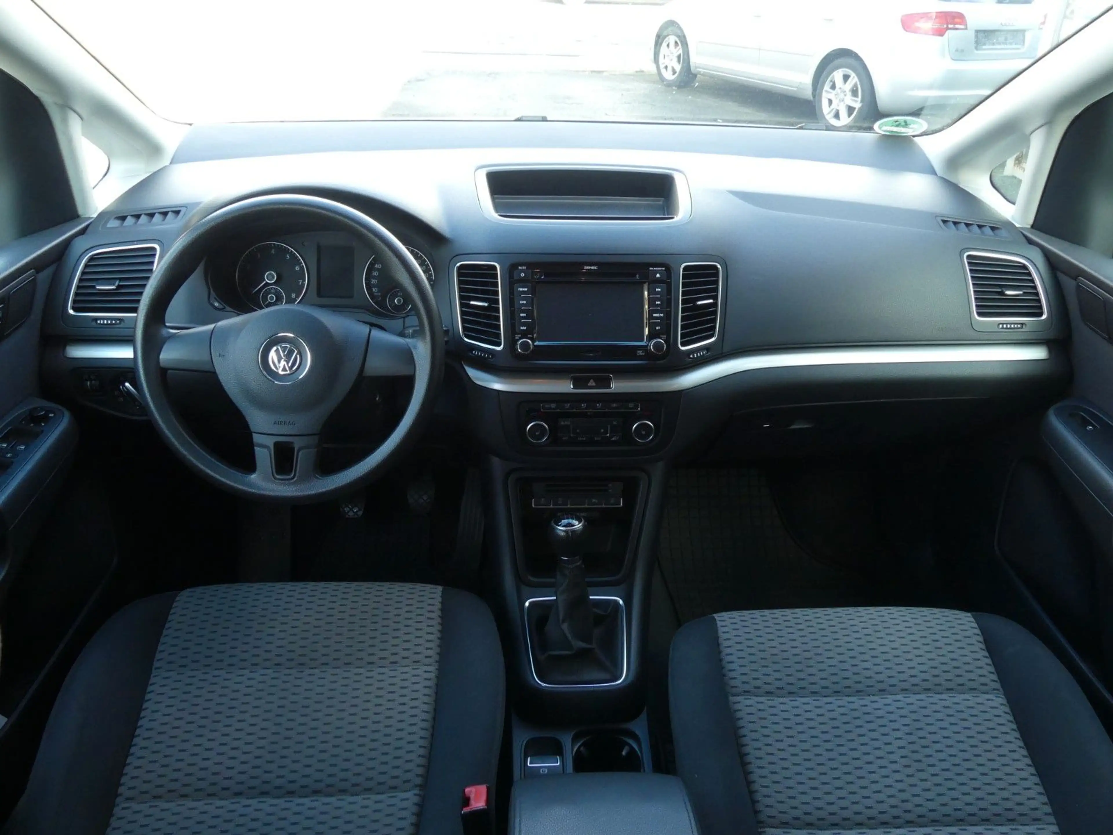 Volkswagen Sharan Trendline BMT — photo 11