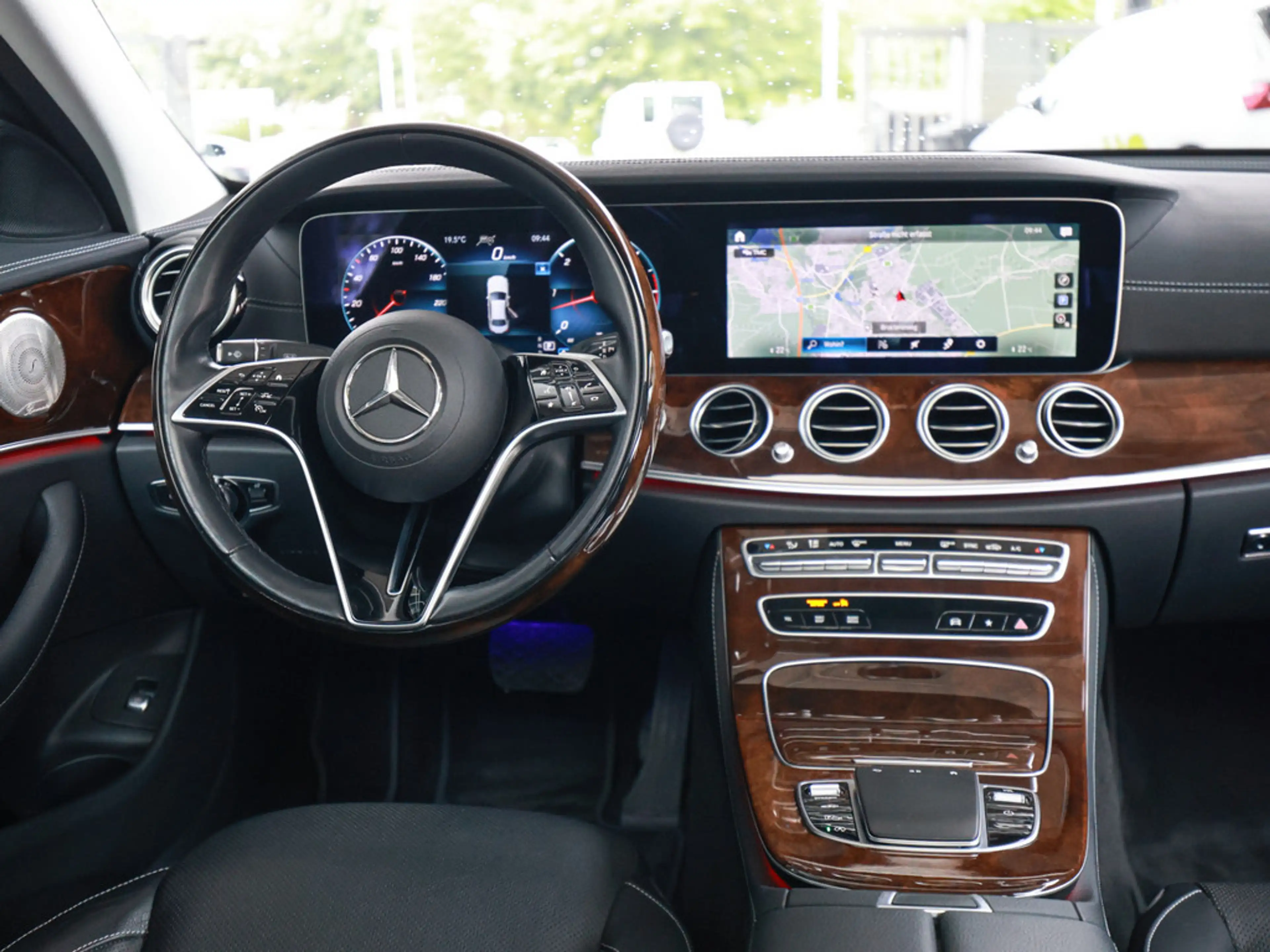 Mercedes-Benz E 400 d 4M Exclusive AHK LUFTF. ACC PANO LED — photo 11