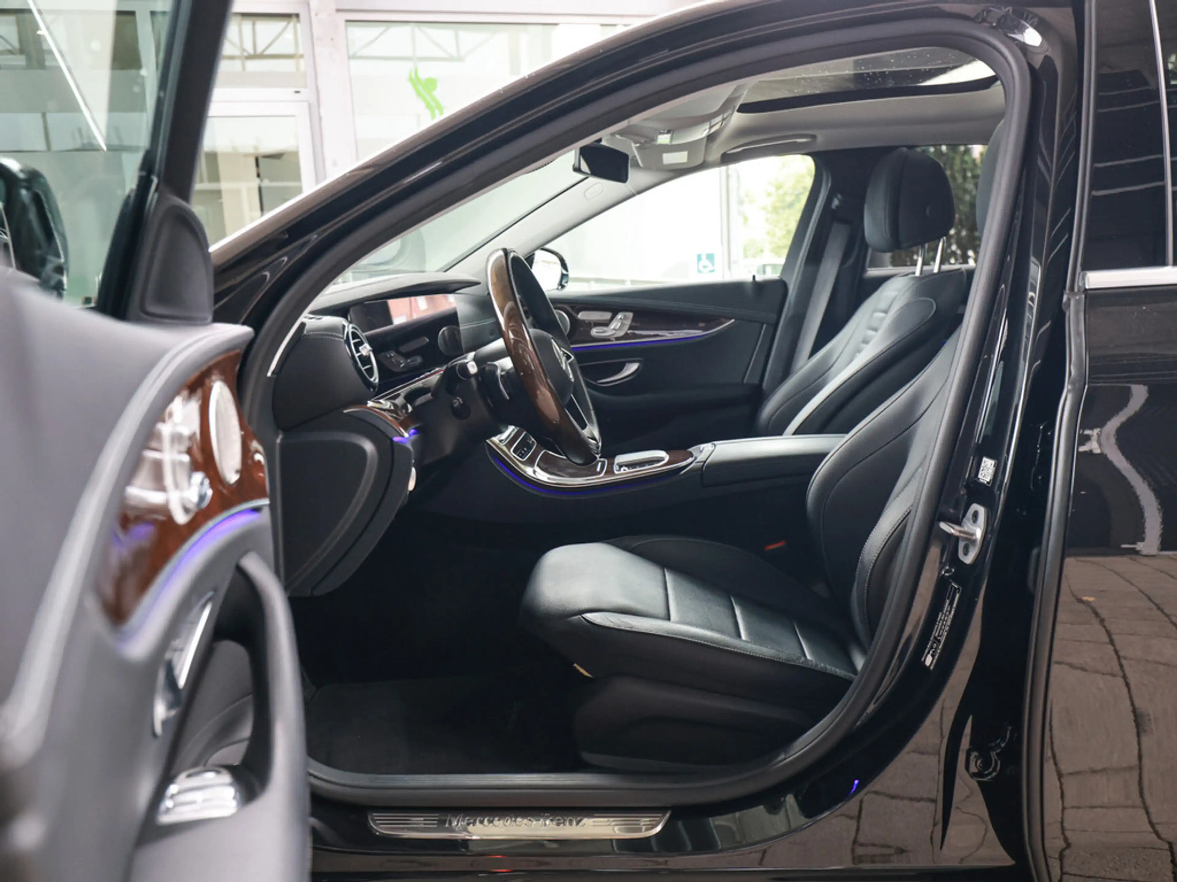 Mercedes-Benz E 400 d 4M Exclusive AHK LUFTF. ACC PANO LED — photo 12