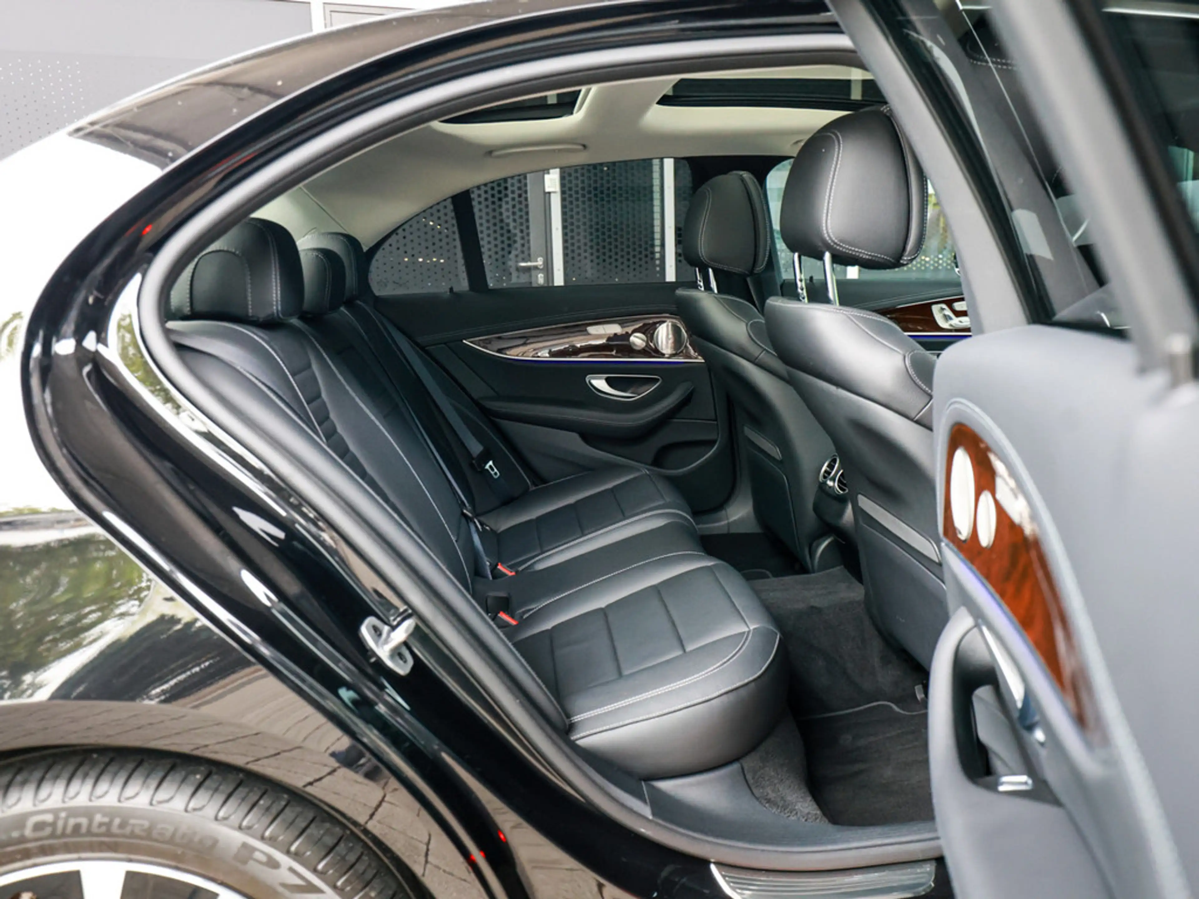 Mercedes-Benz E 400 d 4M Exclusive AHK LUFTF. ACC PANO LED — photo 8