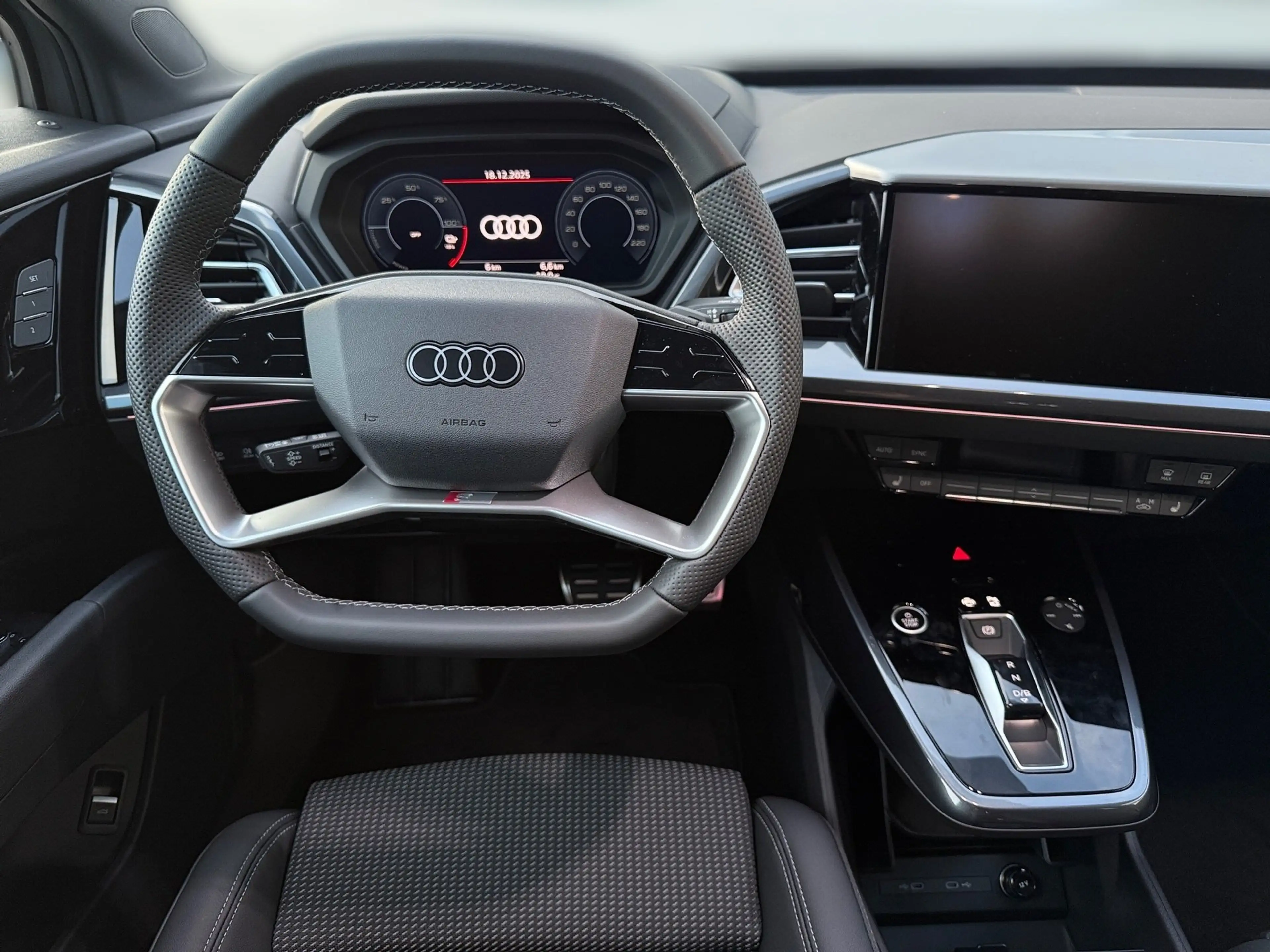 Audi Q4 e-tron Q4 40 e-tron 150KW HeadUp AHK Navi LED Kamera — photo 12