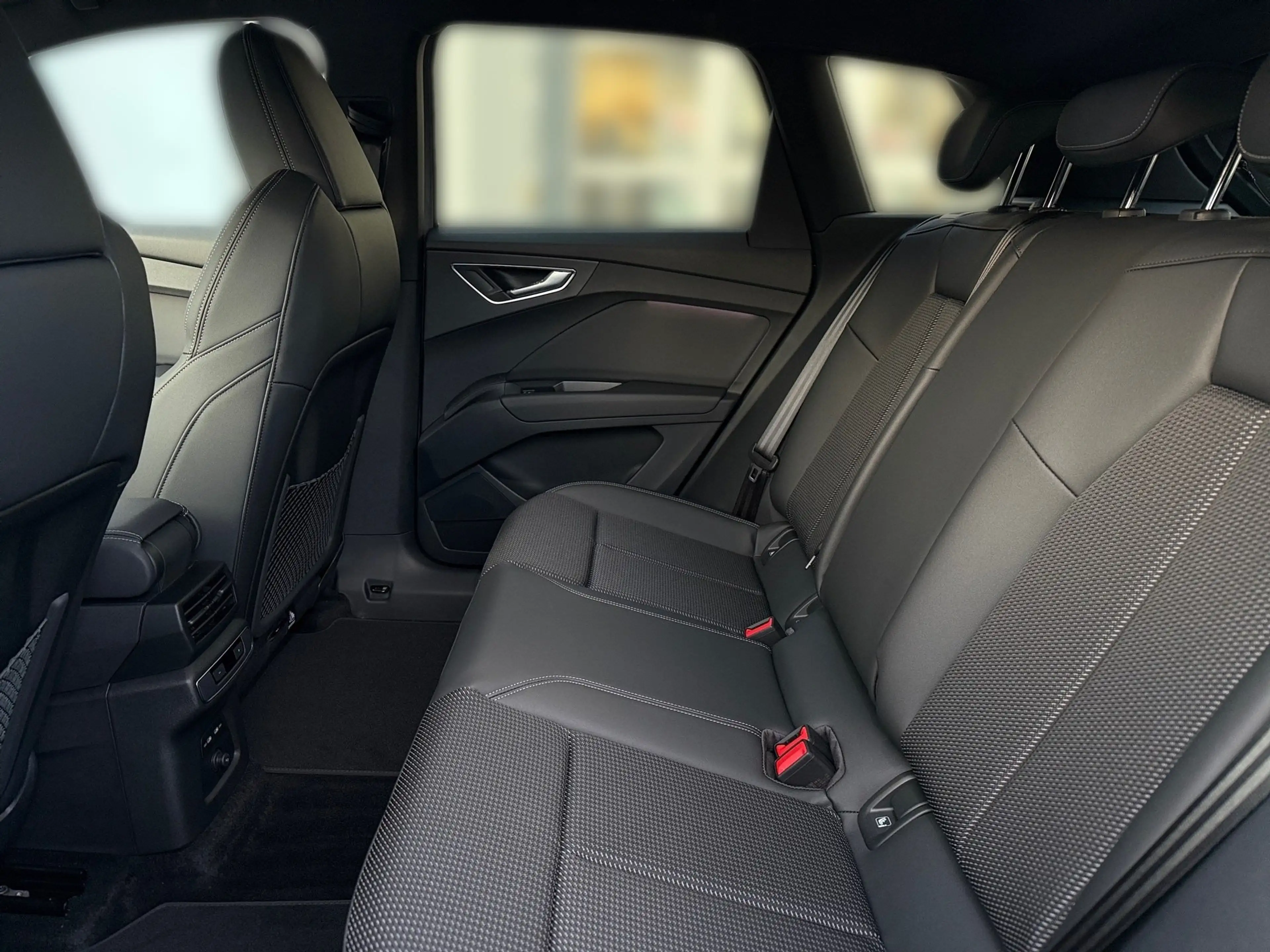 Audi Q4 e-tron Q4 40 e-tron 150KW HeadUp AHK Navi LED Kamera — photo 11
