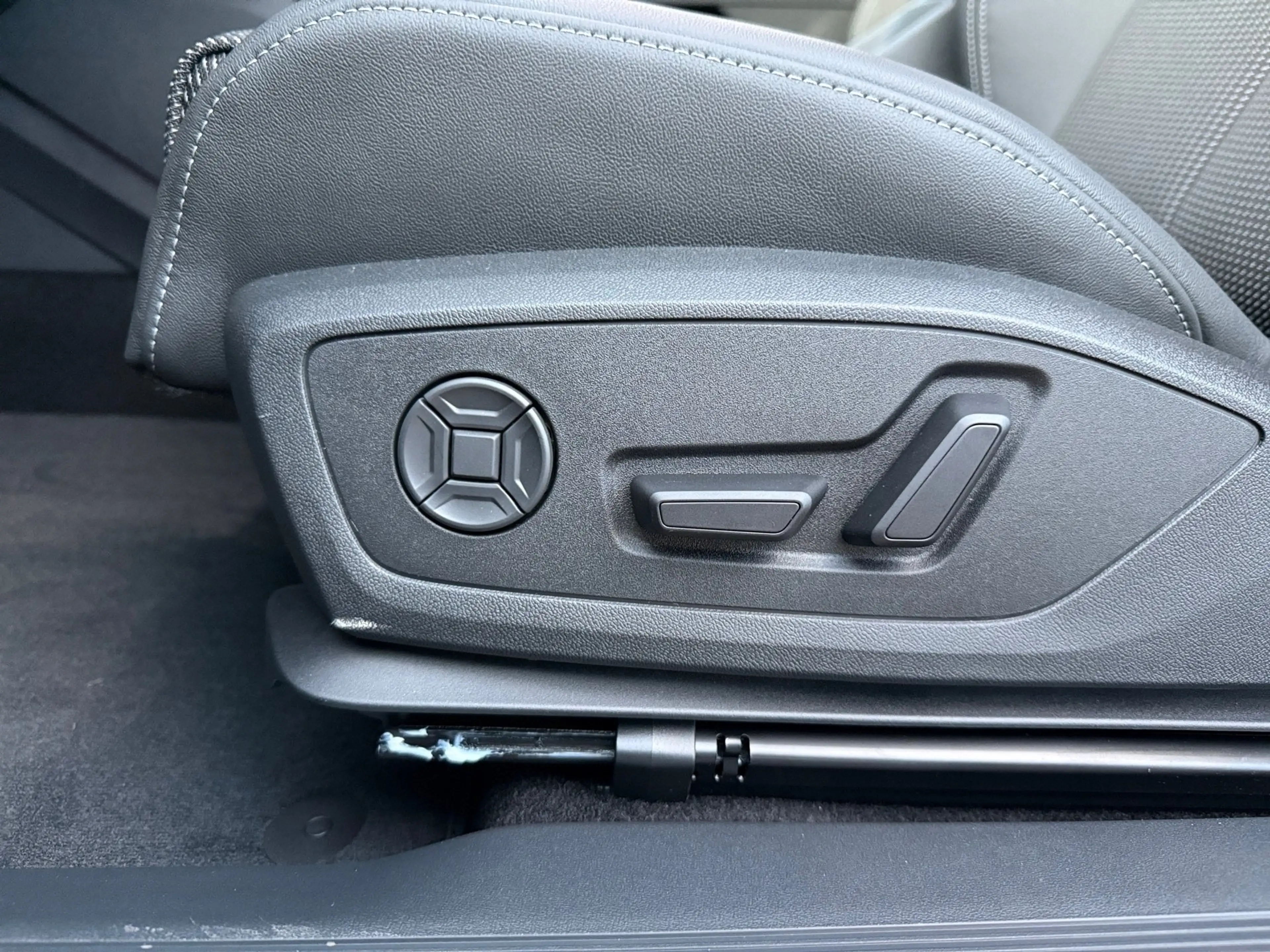 Audi Q4 e-tron Q4 40 e-tron 150KW HeadUp AHK Navi LED Kamera — photo 10