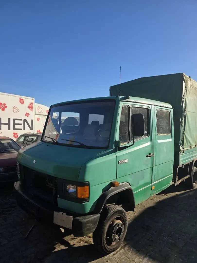 Mercedes-Benz 508D Pritsche Doka Motorschaden Grün - 1