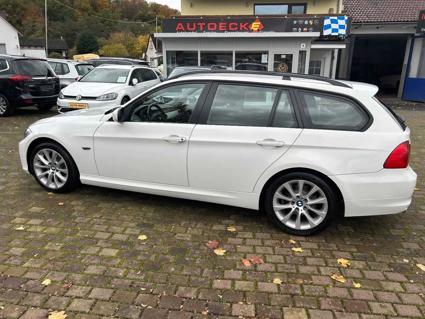 BMW 318 BMW Touring 318i,Tempom,17"Alu,SHZ,Top Zustand Weiß - 1