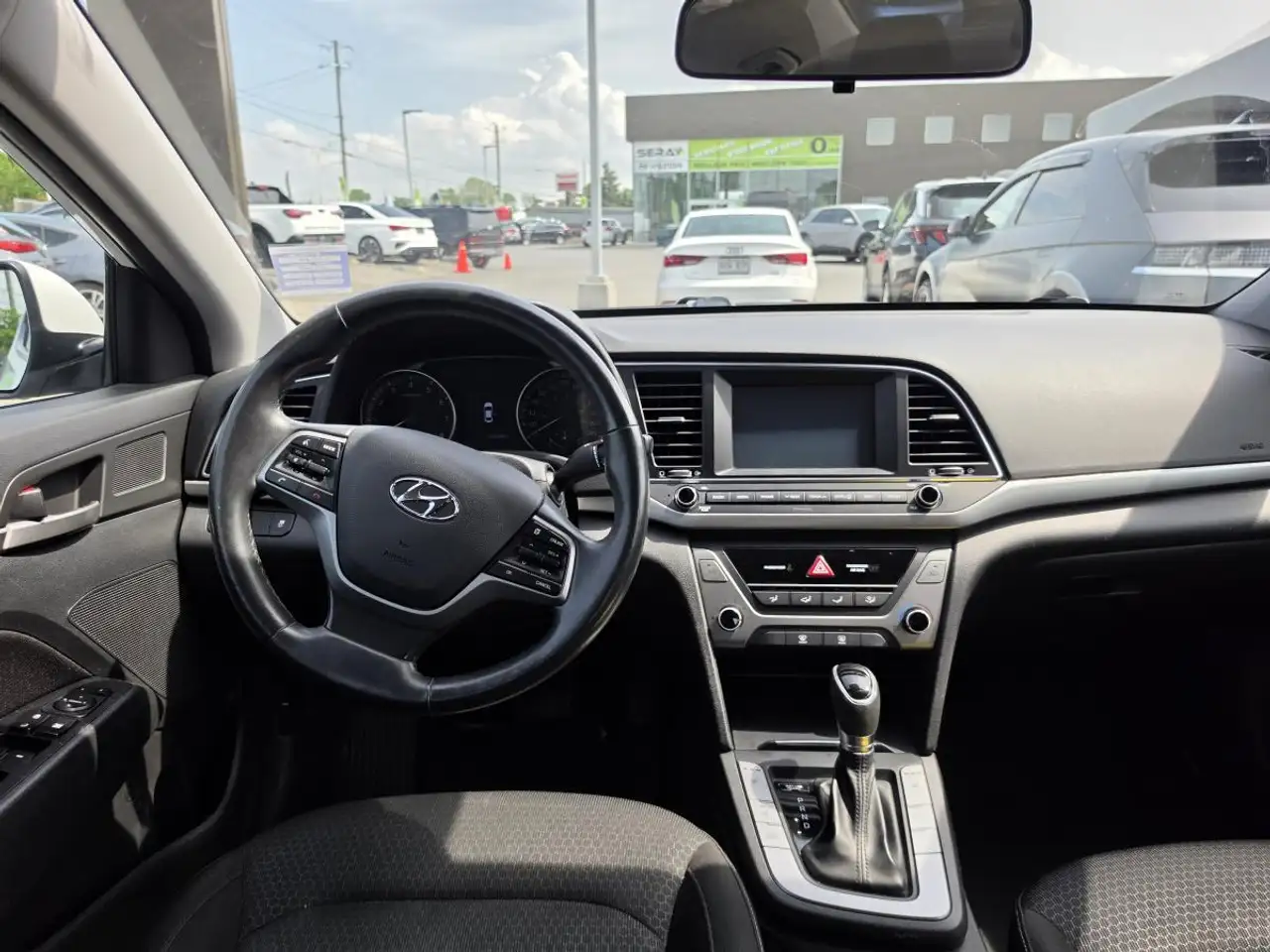 Hyundai ELANTRA снимка Hyundai ELANTRA