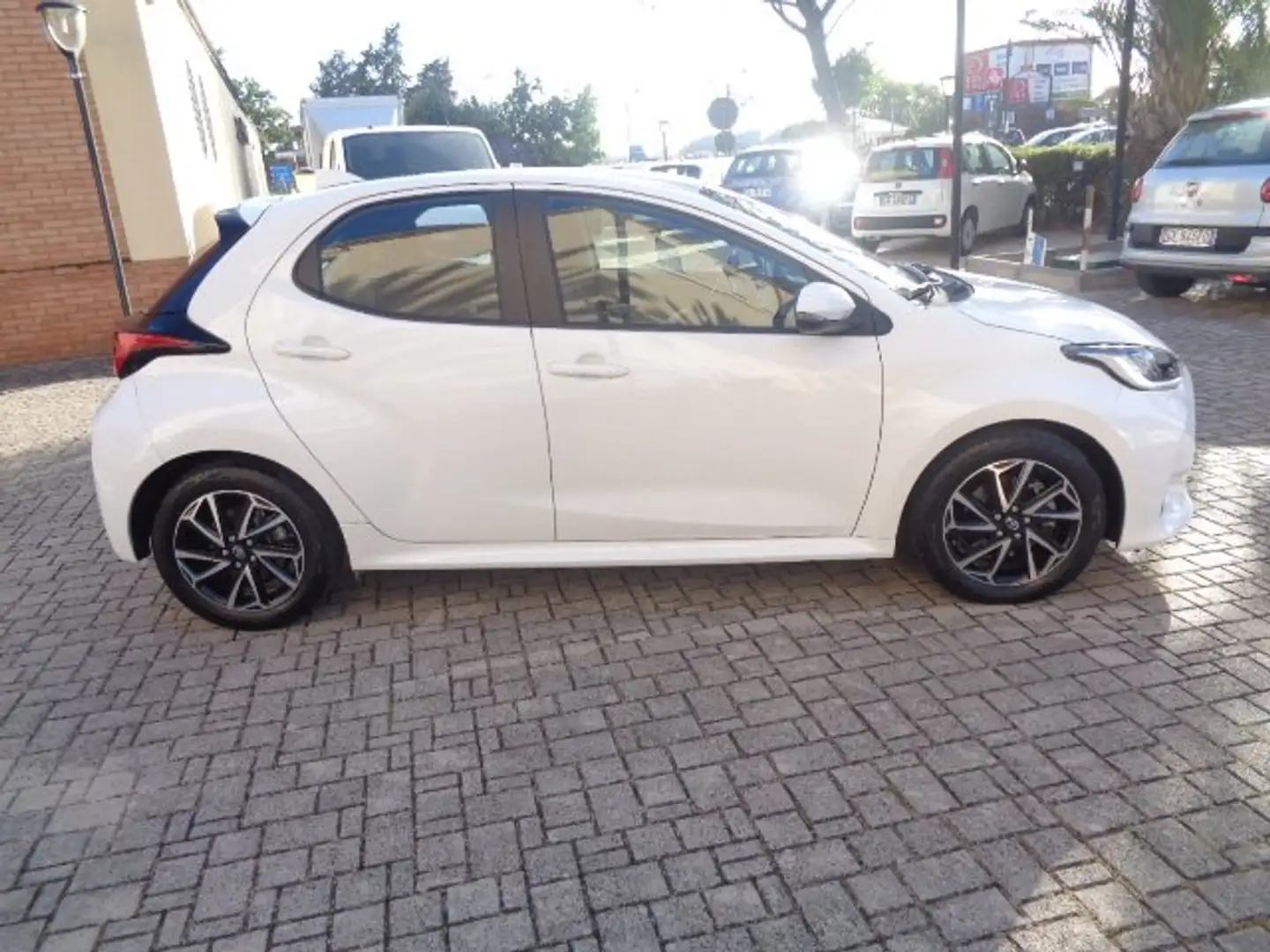 Toyota Yaris 1.5 Hybrid Trend Tagliandata Nazionale E6d Blanc - 2