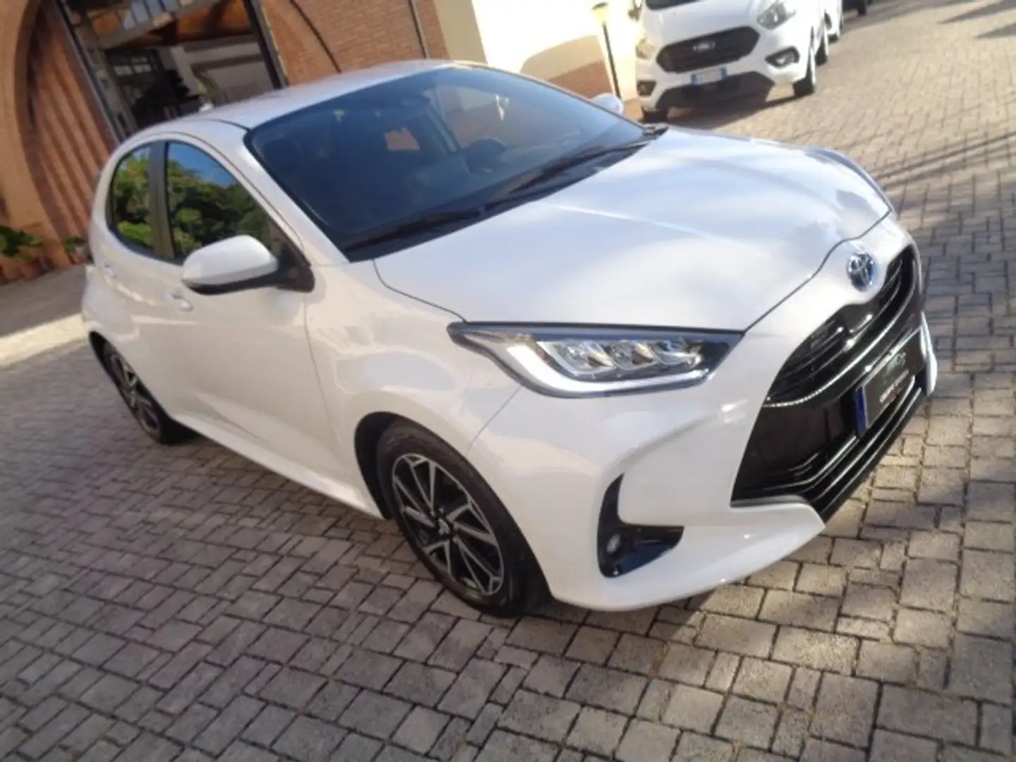 Toyota Yaris 1.5 Hybrid Trend Tagliandata Nazionale E6d Blanc - 1