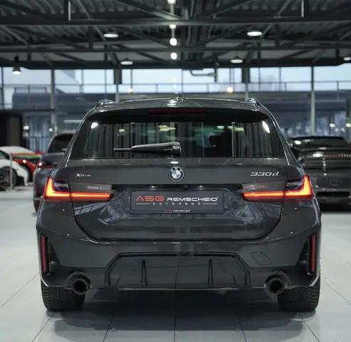 BMW 3 Series view 10