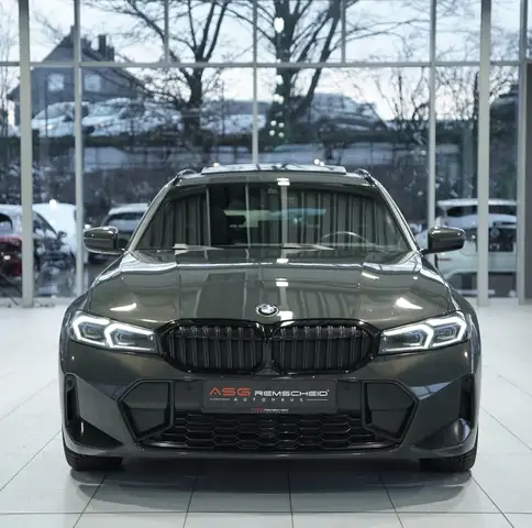 BMW 3 Series view 4
