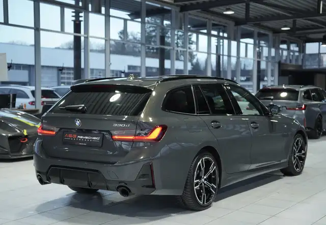 BMW 3 Series view 9