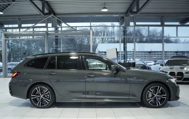 BMW 3 Series view 8