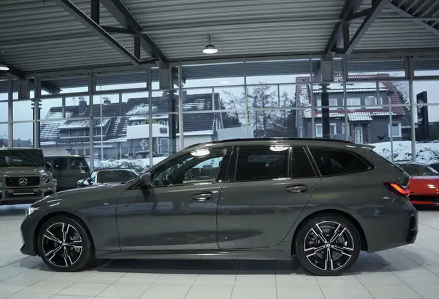 BMW 3 Series view 12