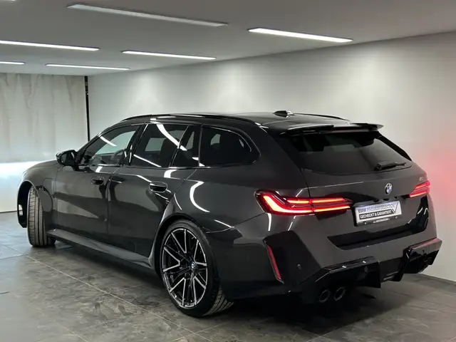 BMW M5 view 3