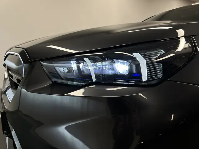 BMW M5 view 10