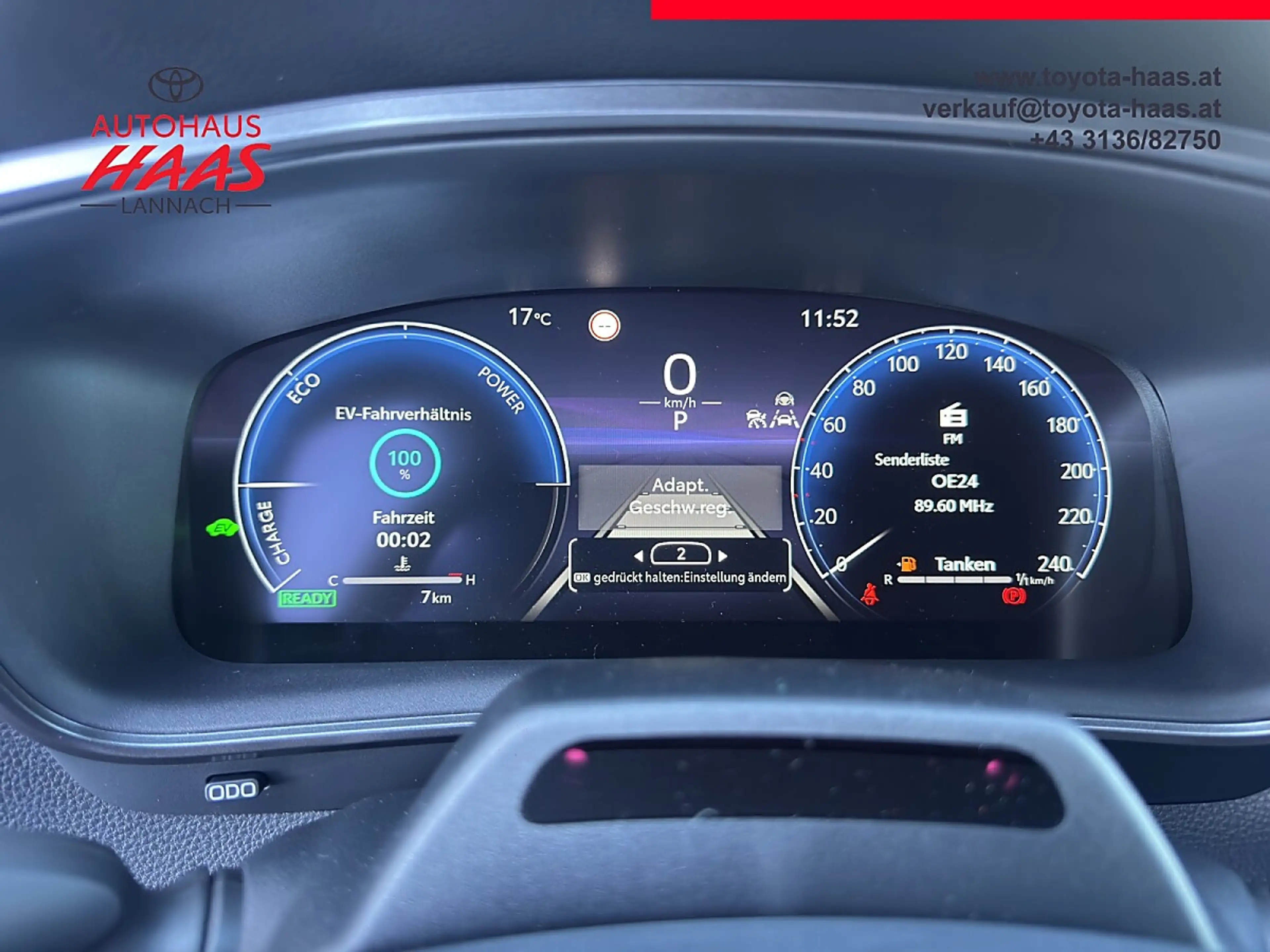 Toyota Corolla Cross 2,0 Hybrid GR Sport AWD — photo 13