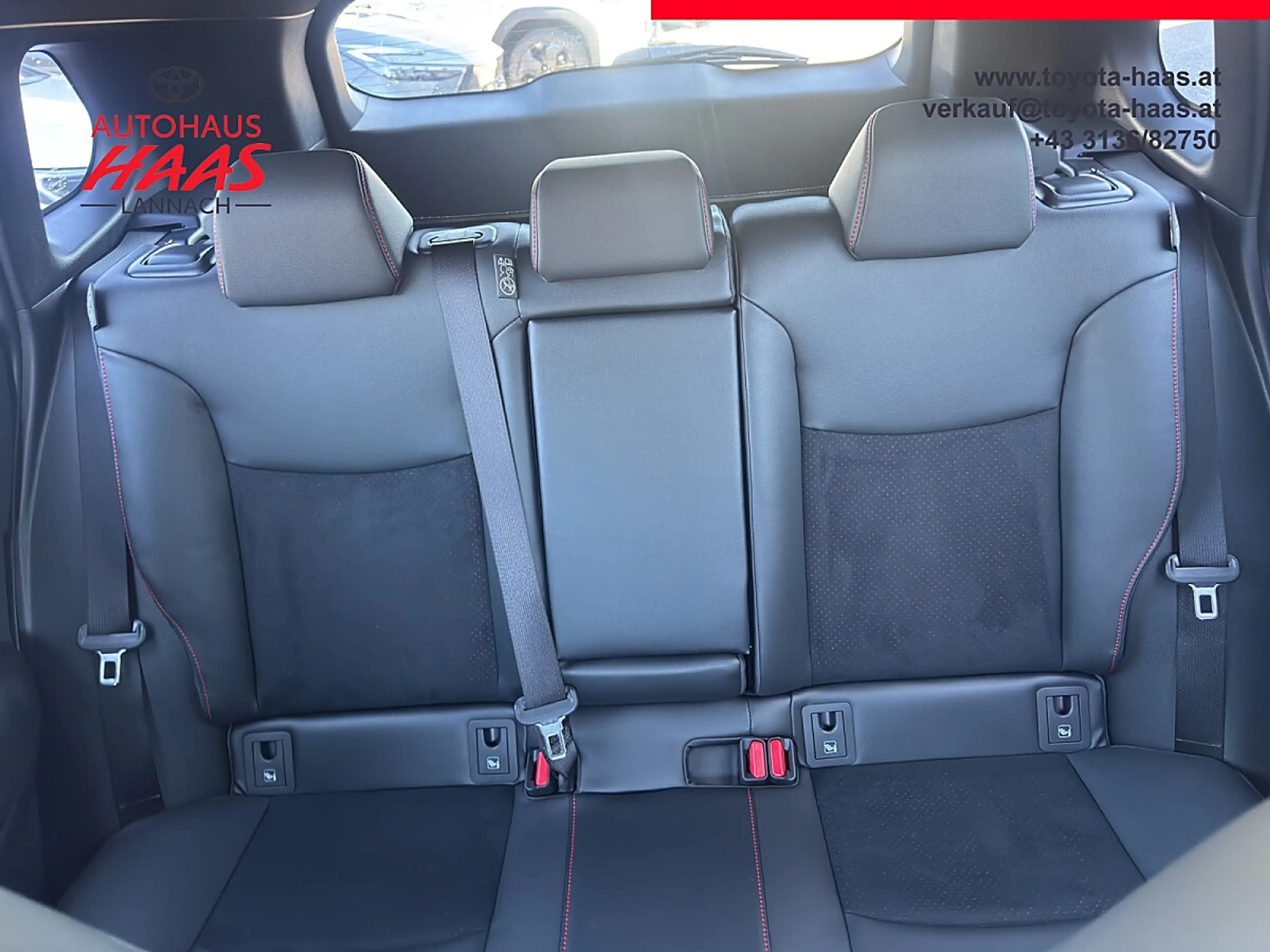 Toyota Corolla Cross 2,0 Hybrid GR Sport AWD — photo 11