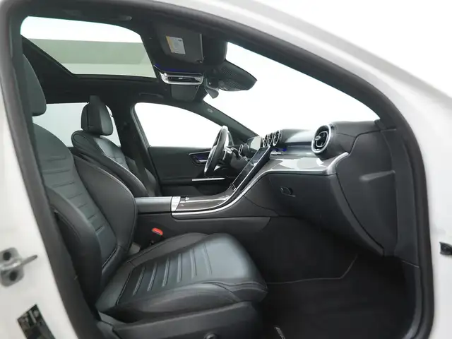 Mercedes-Benz C-Class view 3