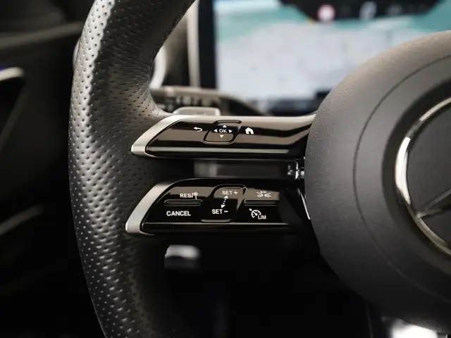 Mercedes-Benz C-Class view 8
