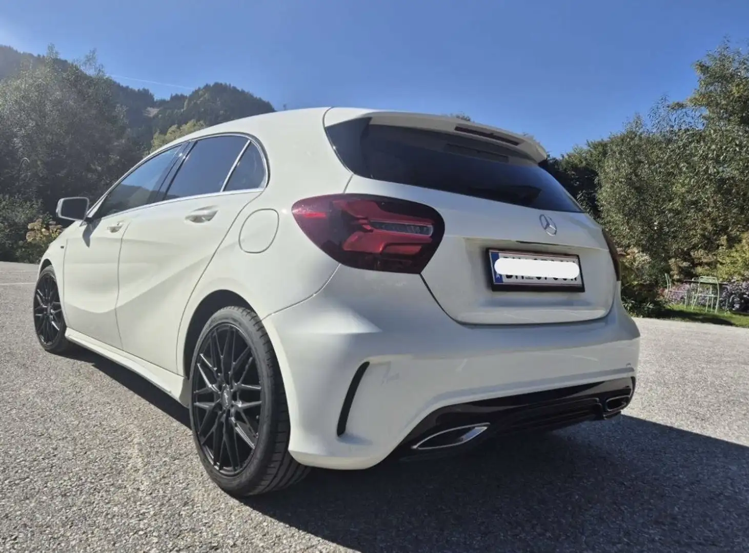 Mercedes-Benz A 180 AMG White Art Edition - 2
