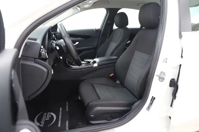 Mercedes-Benz C-Class view 9