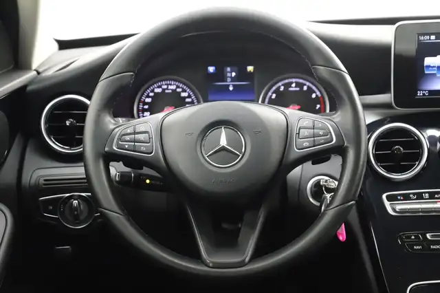 Mercedes-Benz C-Class view 18