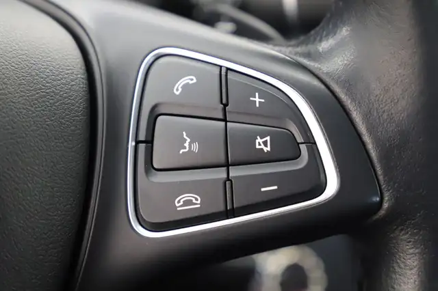 Mercedes-Benz C-Class view 28