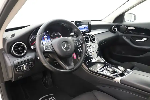 Mercedes-Benz C-Class view 13