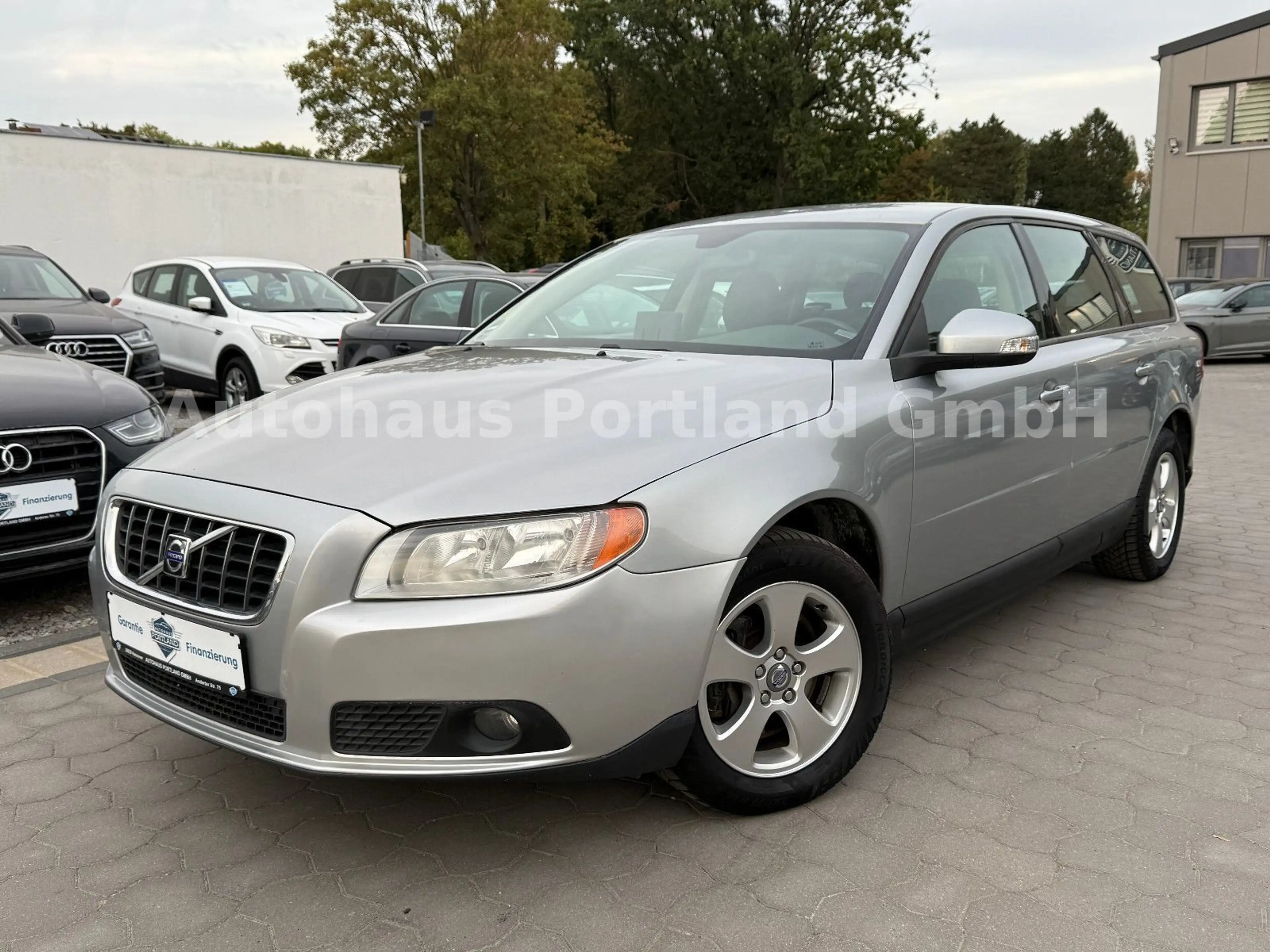 Volvo V70 2.4 D5 Kinetic/S-Heft/5 Zylinder/ZR 21 — photo 2