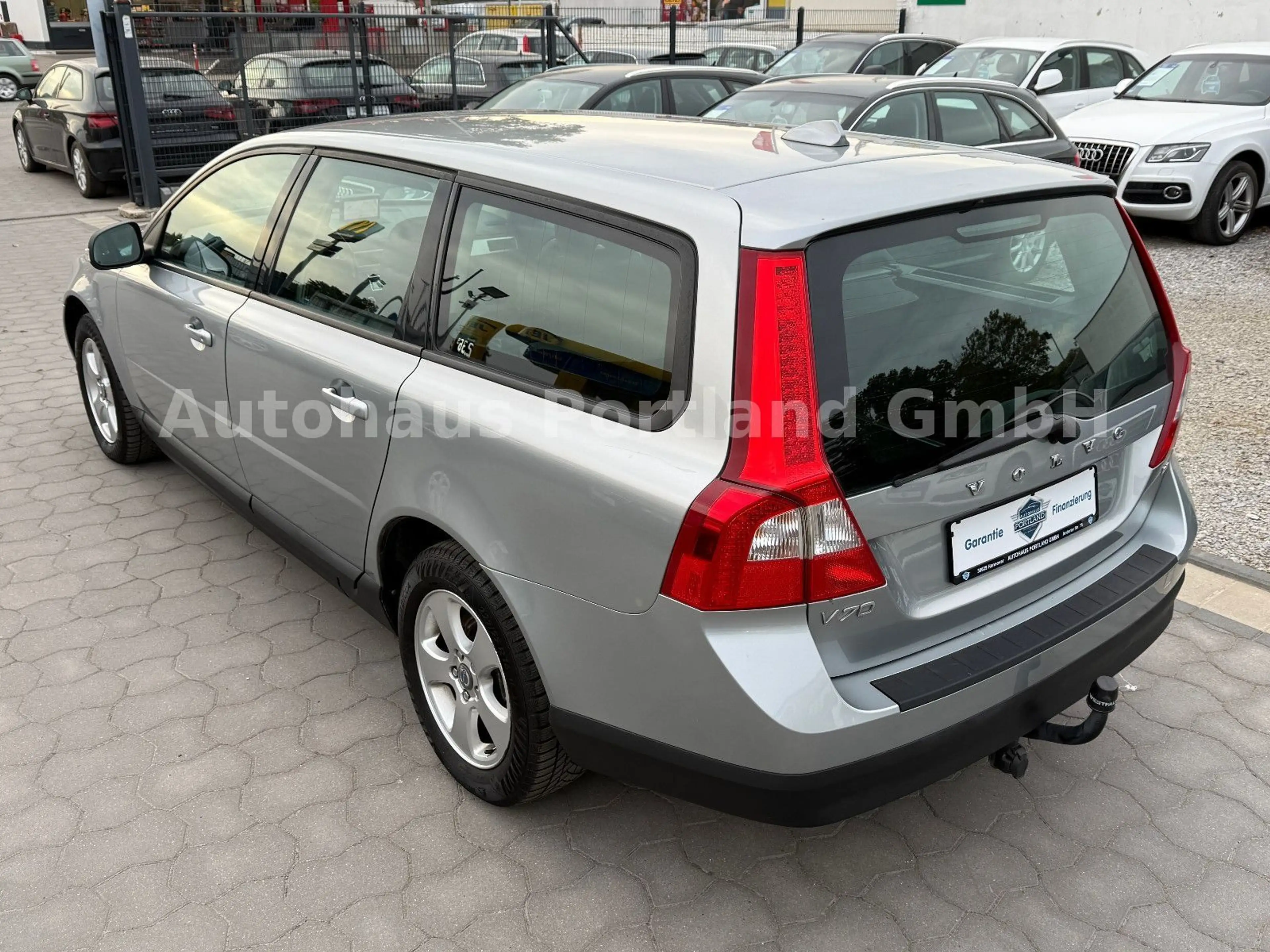 Volvo V70 2.4 D5 Kinetic/S-Heft/5 Zylinder/ZR 21 — photo 11