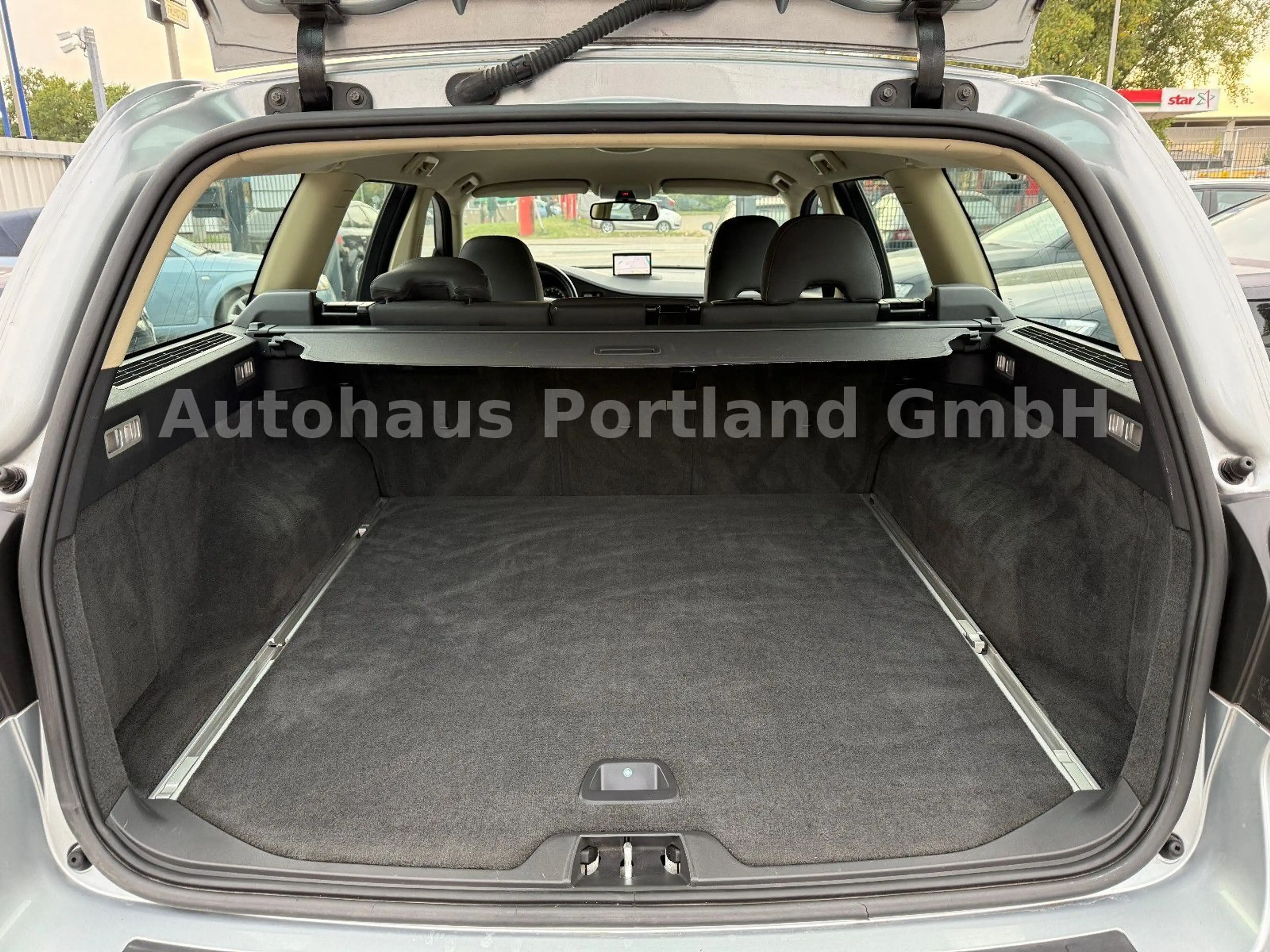 Volvo V70 2.4 D5 Kinetic/S-Heft/5 Zylinder/ZR 21 — photo 14