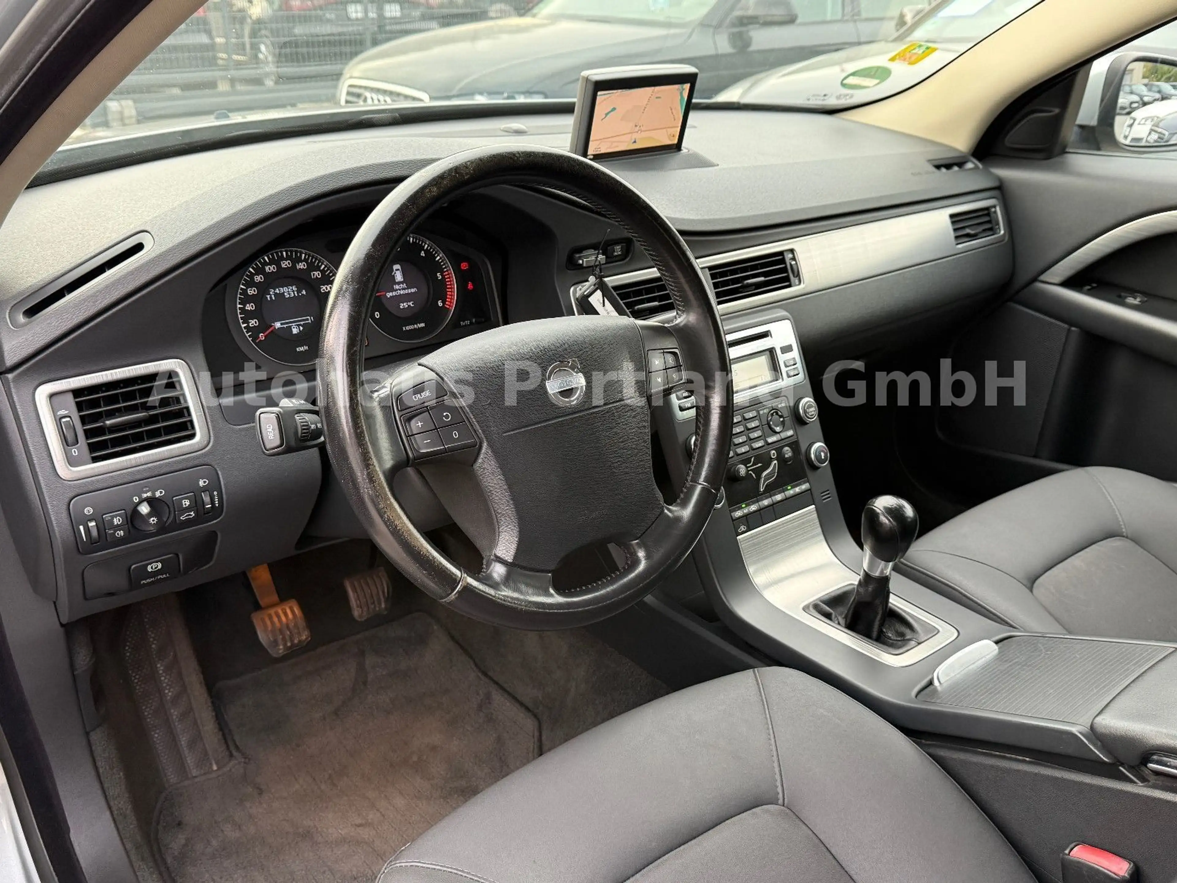 Volvo V70 2.4 D5 Kinetic/S-Heft/5 Zylinder/ZR 21 — photo 15