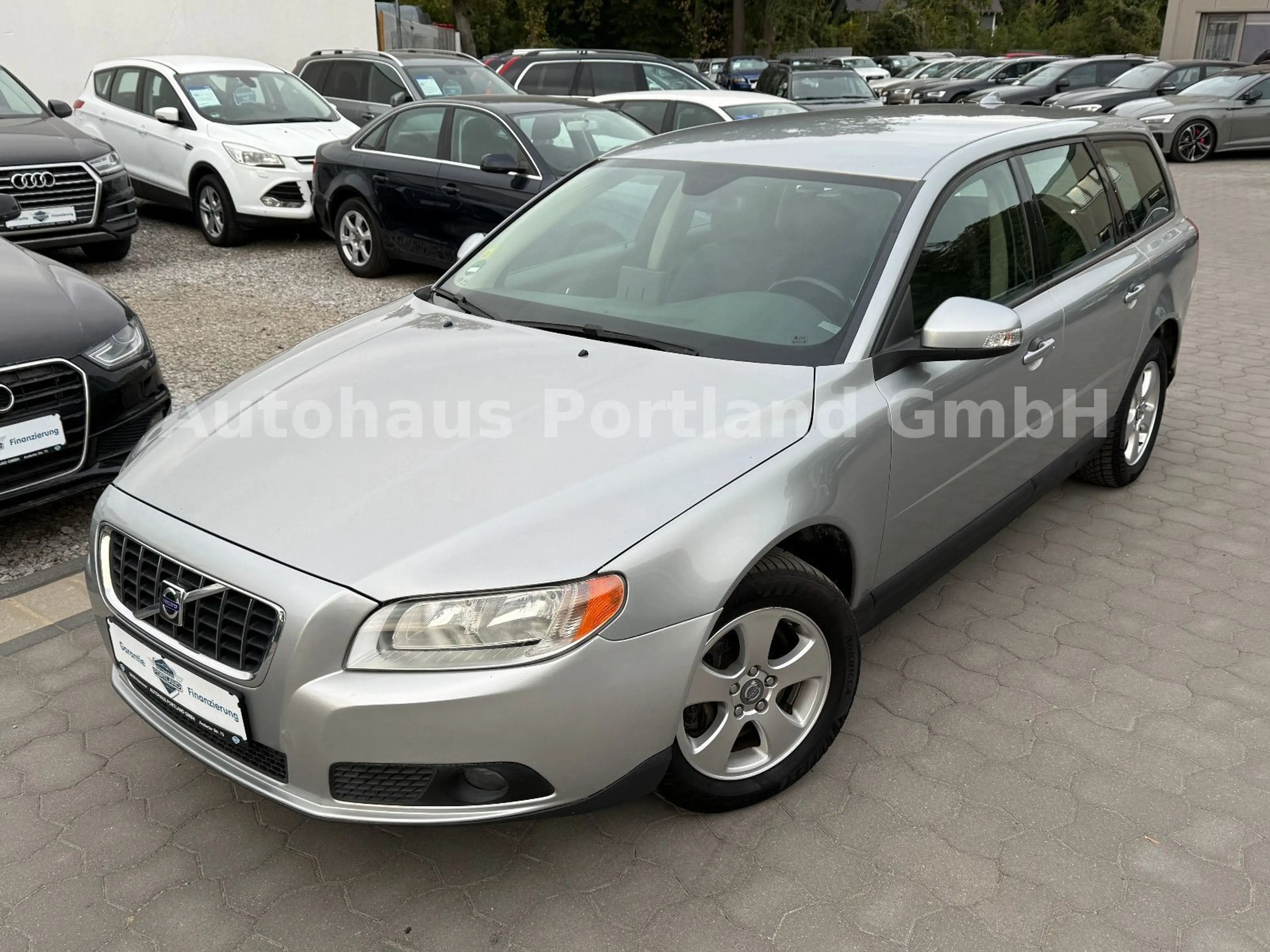 Volvo V70 2.4 D5 Kinetic/S-Heft/5 Zylinder/ZR 21 — photo 3