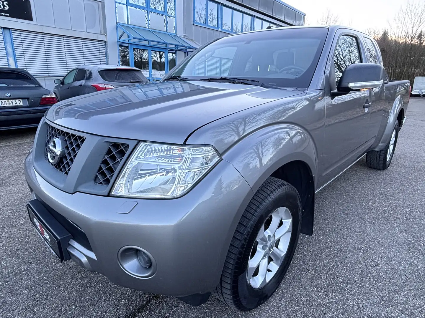 Nissan Navara 2.5 dci KingCab Business 4X4*EURO5-SHZ-WR-2.HAND* Gris - 1